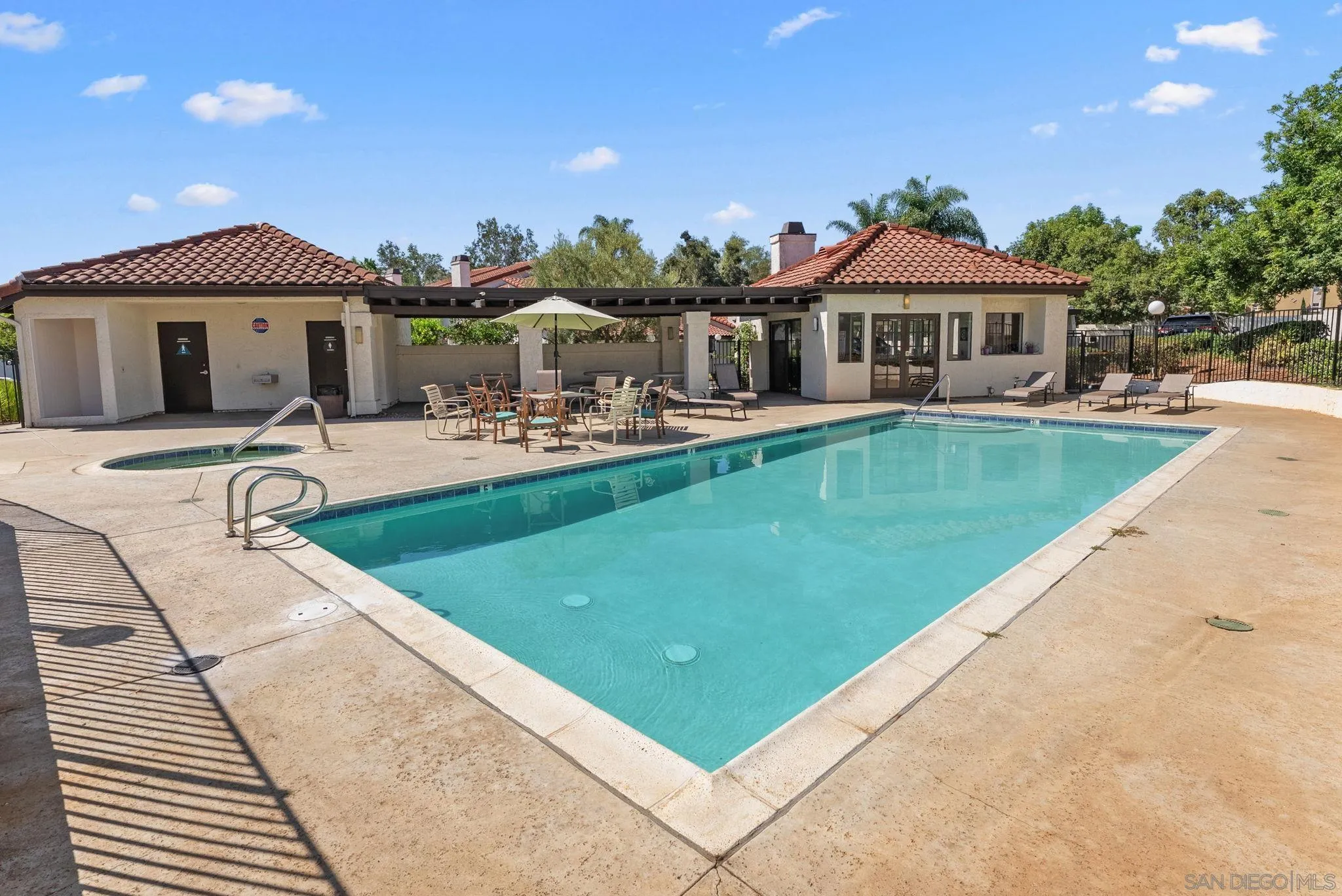https://cdn.realtyfeed.com/cdn/127/260023965/193b105f337394120207994d5c14e6eb.webp