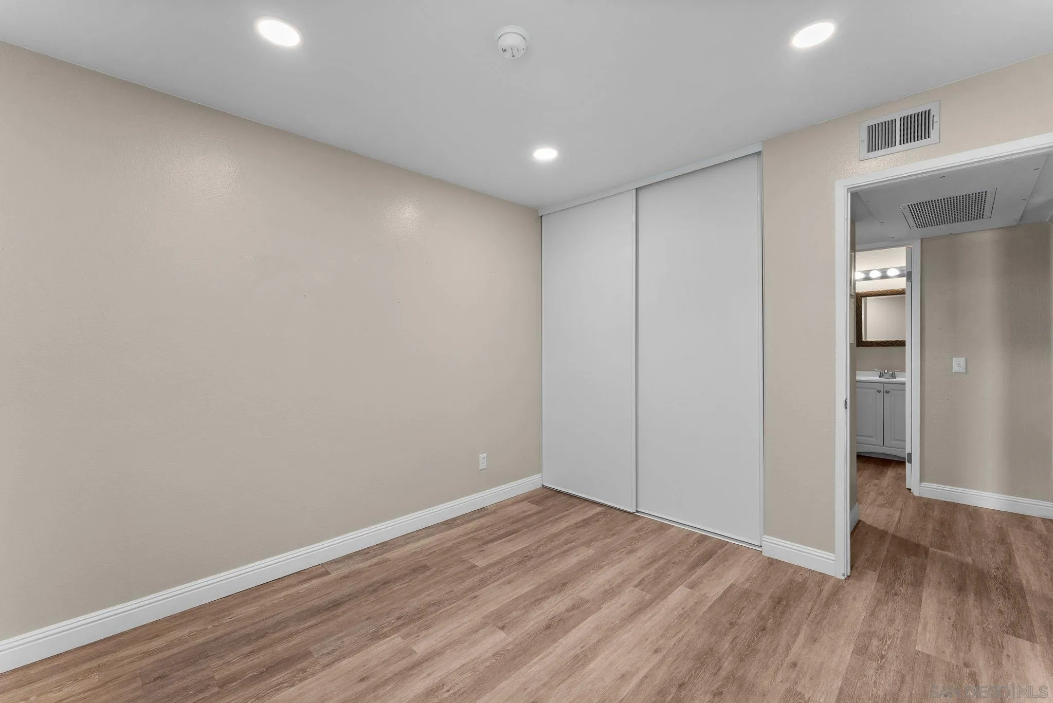 https://cdn.realtyfeed.com/cdn/127/260023965/602063b628c4c24fbb69d7ded3bf29c8.webp