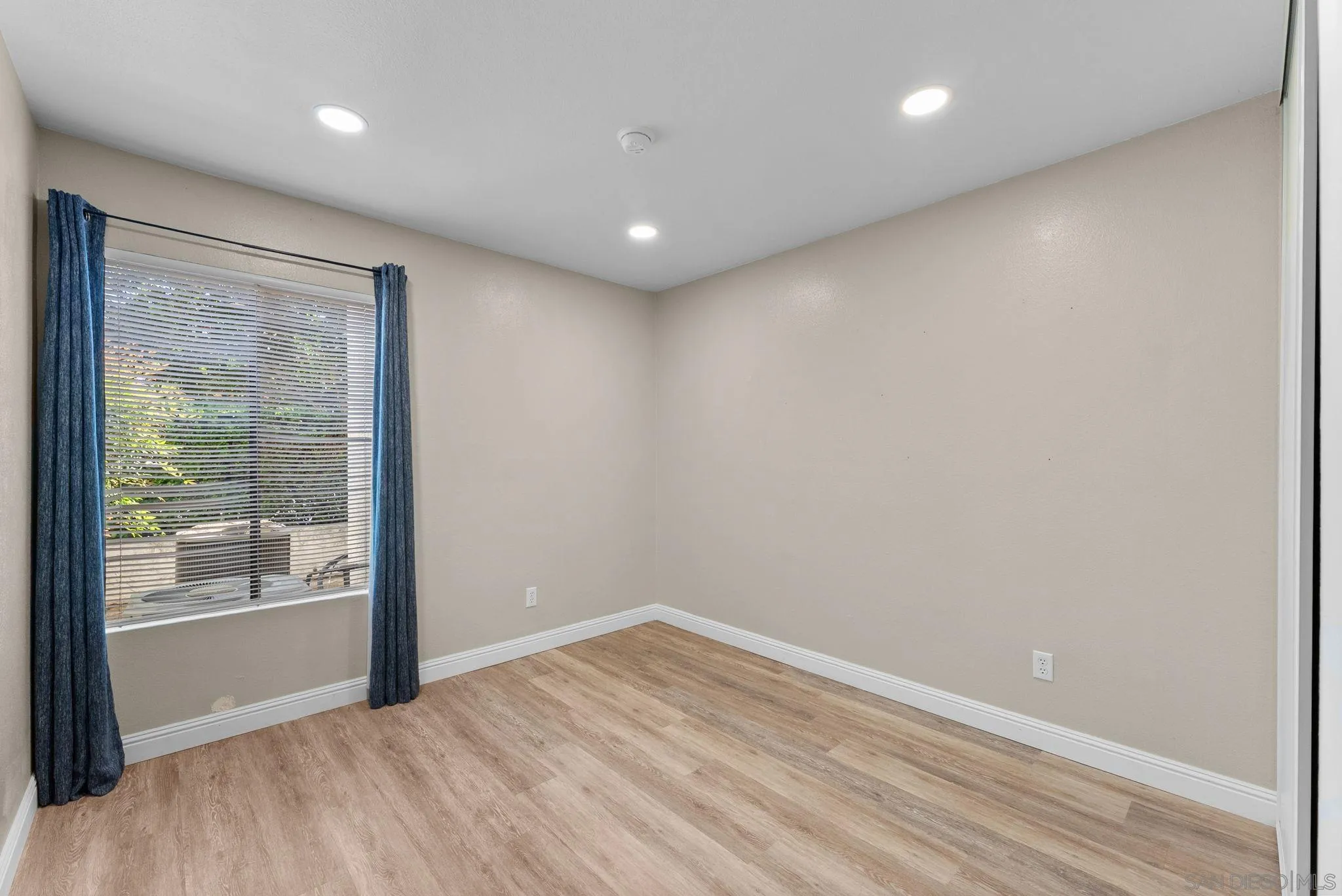 https://cdn.realtyfeed.com/cdn/127/260023965/9f9f3984d84184fbcaaff5b2537af291.webp
