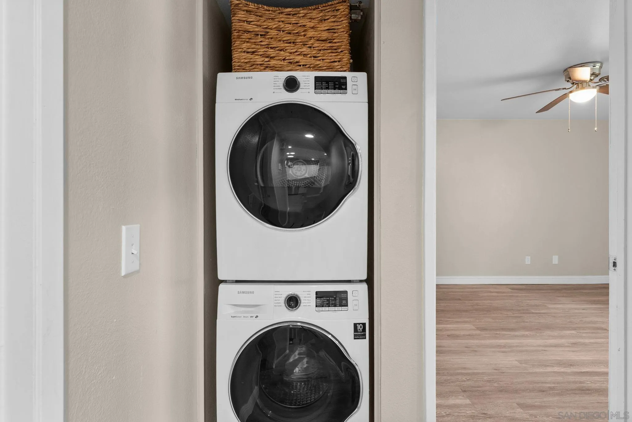 https://cdn.realtyfeed.com/cdn/127/260023965/f1e95e5cf4437ab83b5ab28e6d7a0fae.webp