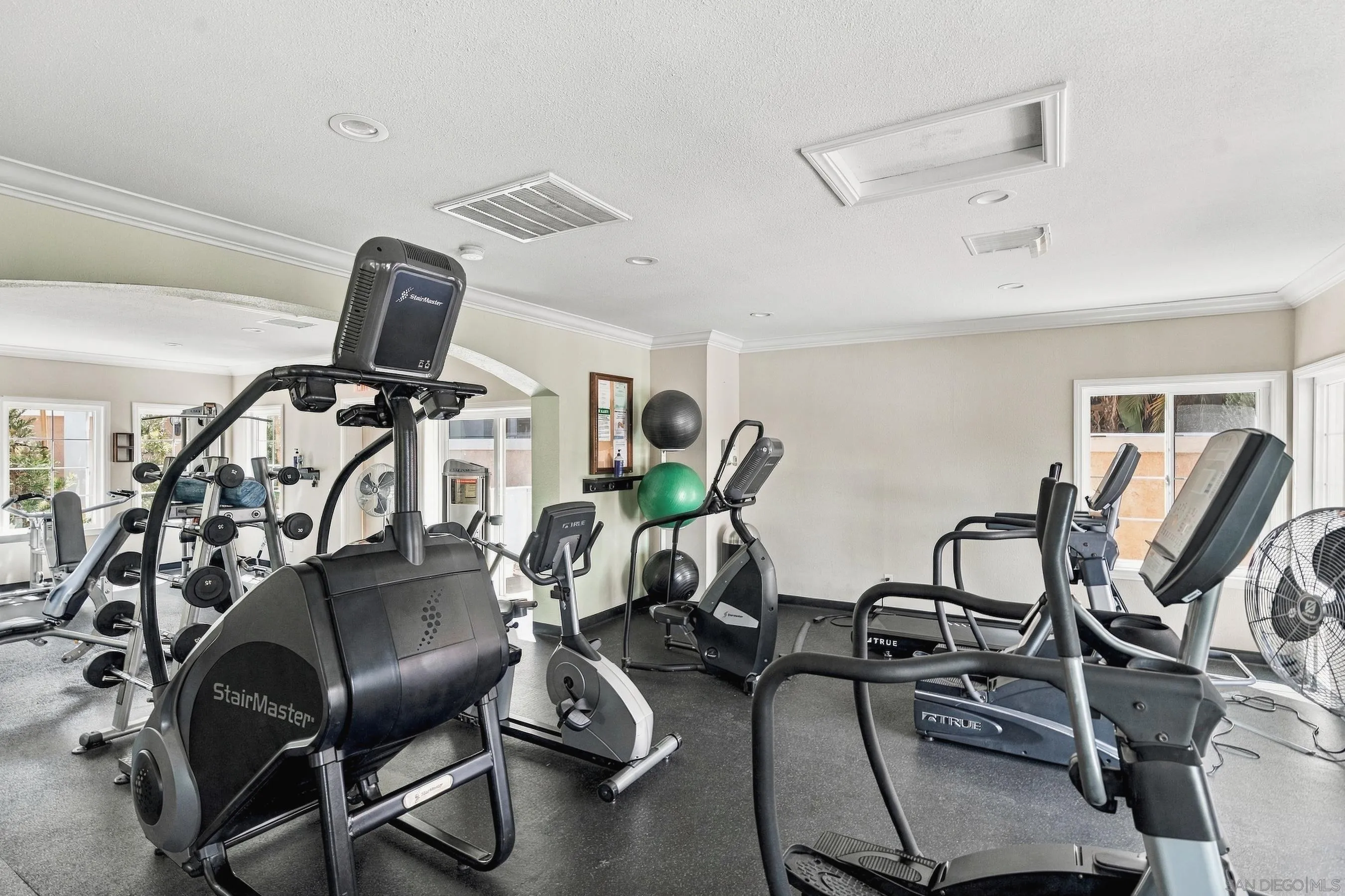 https://cdn.realtyfeed.com/cdn/127/260023969/68f7d2b640cb9f982fb7582129657b6e.webp