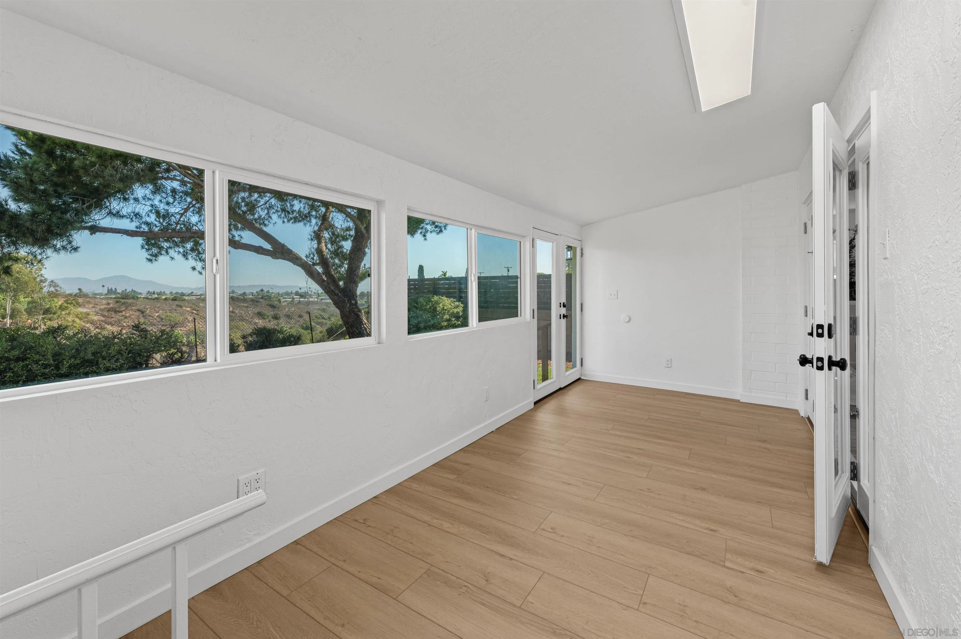 https://cdn.realtyfeed.com/cdn/127/260023970/db61d7cfc3a7cb01d56f637c52da3d35.webp