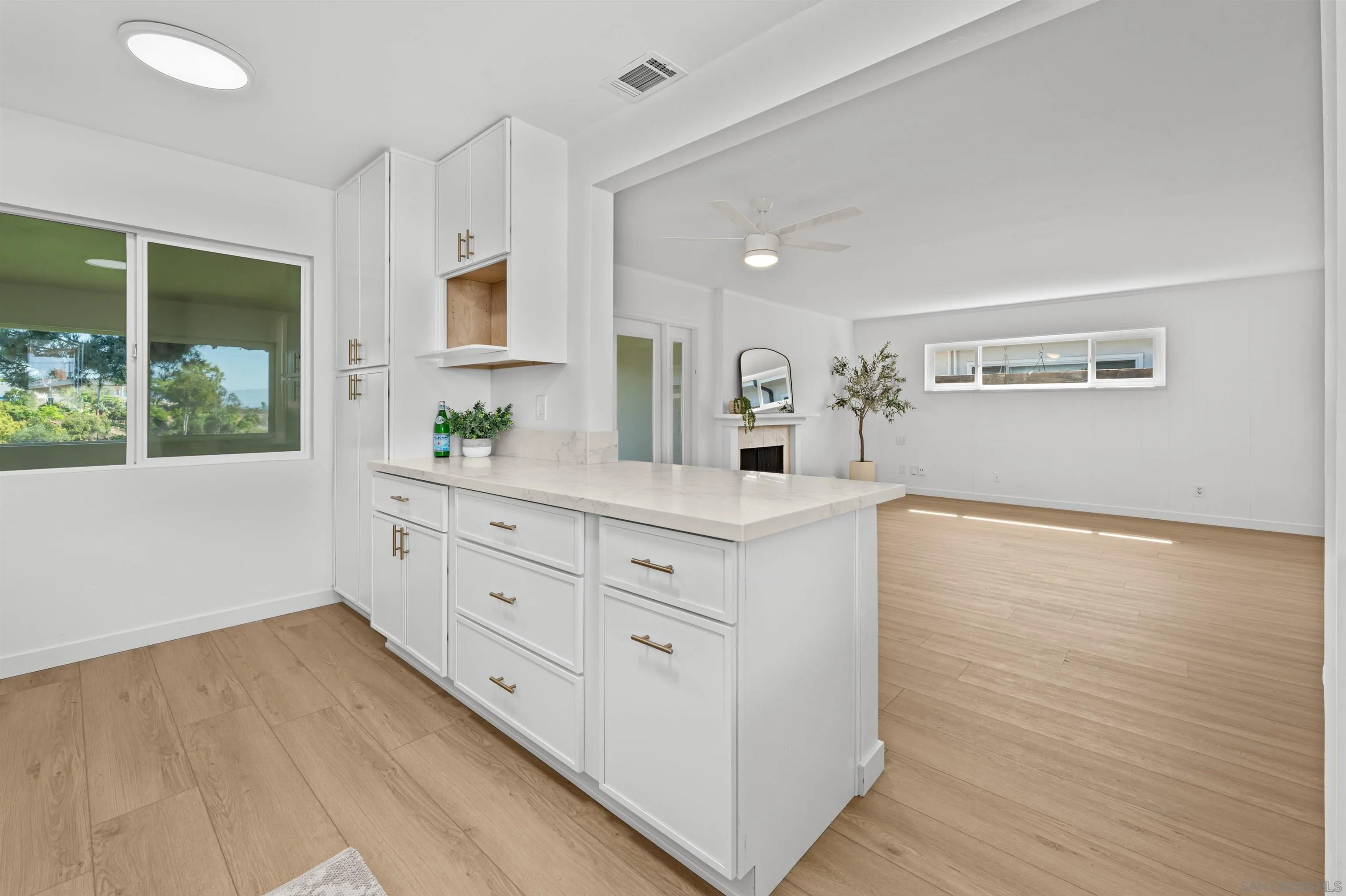 https://cdn.realtyfeed.com/cdn/127/260023970/fc200fa9381606e926320ec64d6e3bbe.webp
