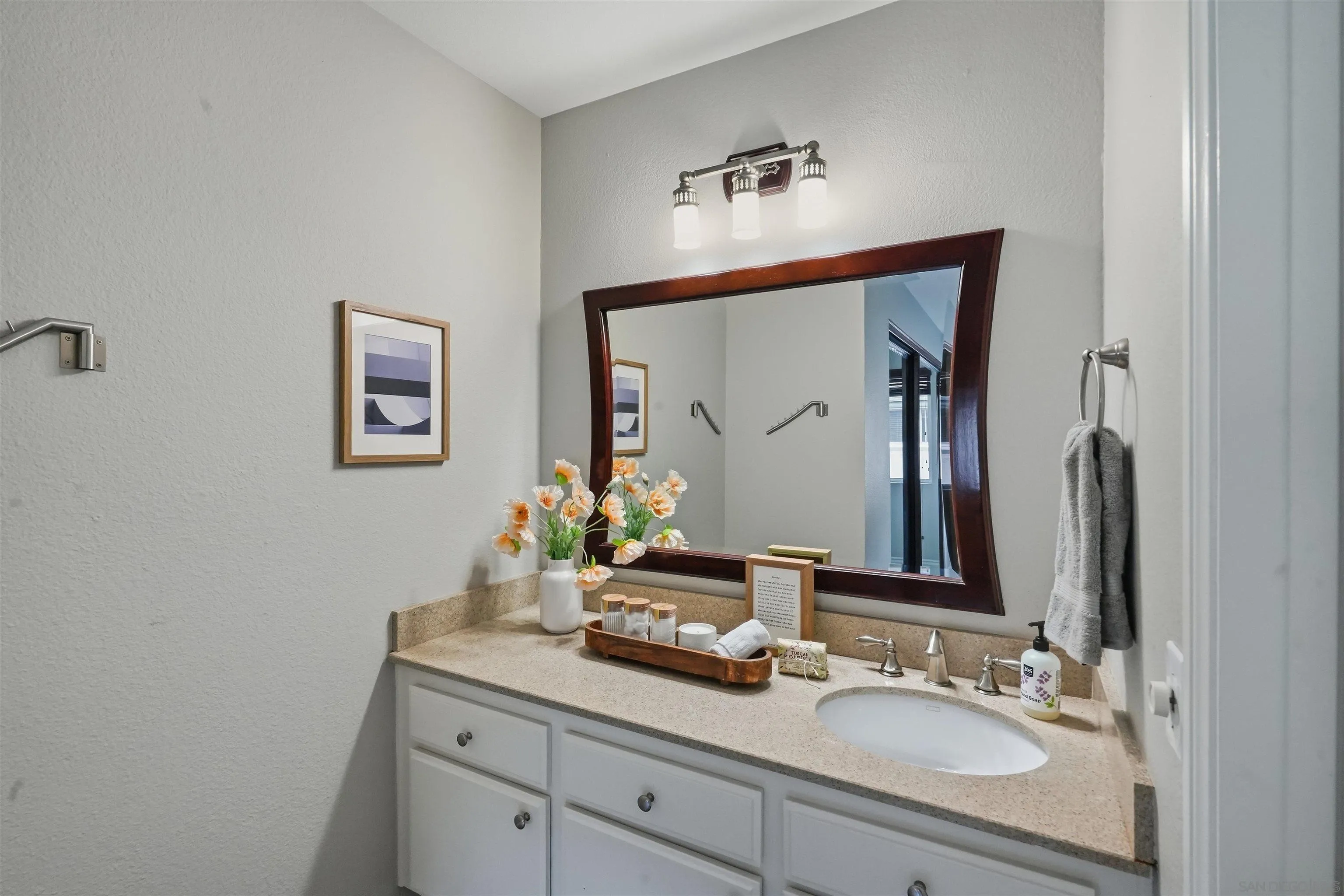 https://cdn.realtyfeed.com/cdn/127/260023973/a94b2dafaf02ea7e6597aefe8bffd6d4.webp