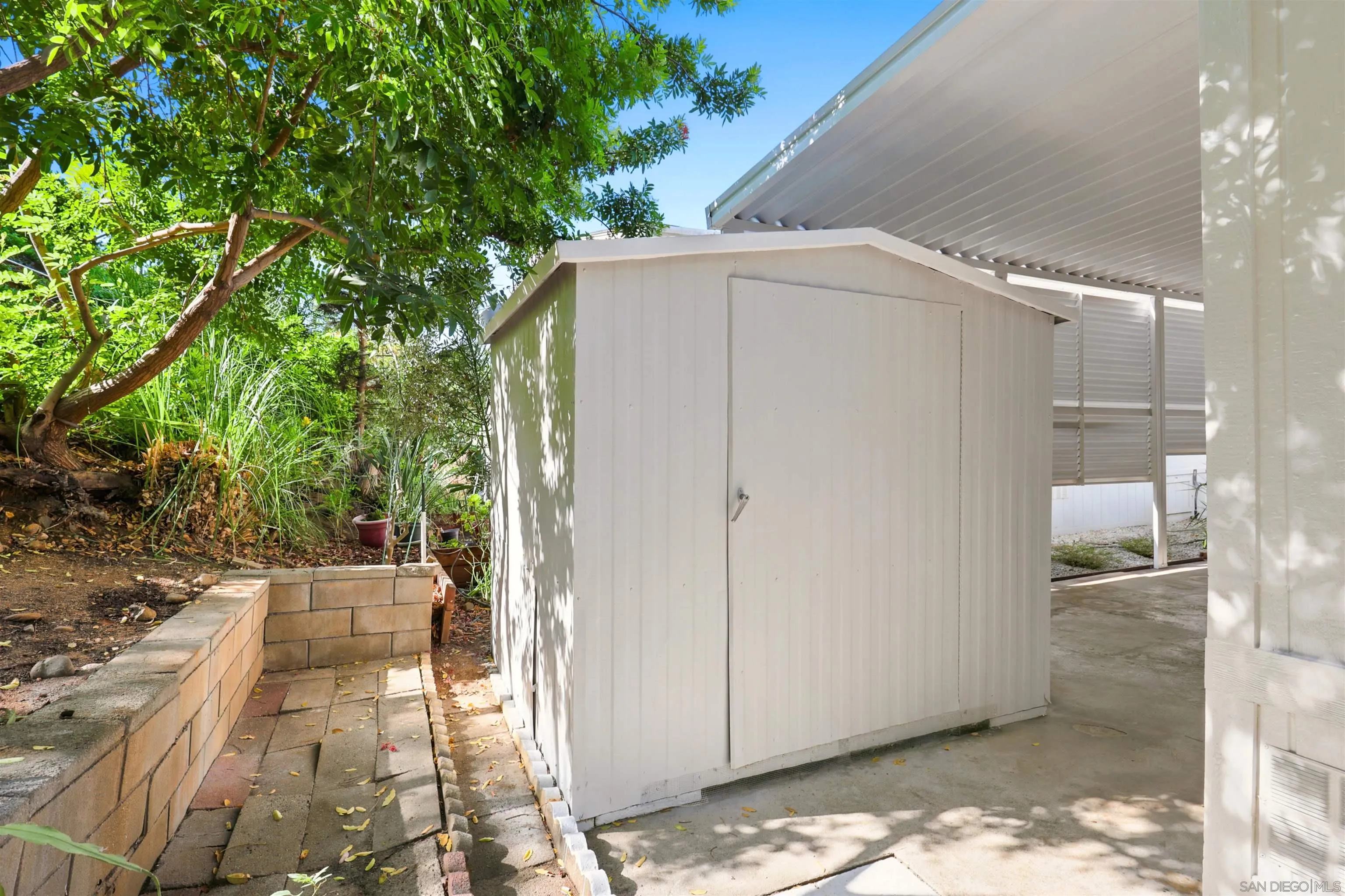 https://cdn.realtyfeed.com/cdn/127/260023975/11cb60ac3a2a4c548f6842e278df81d4.webp