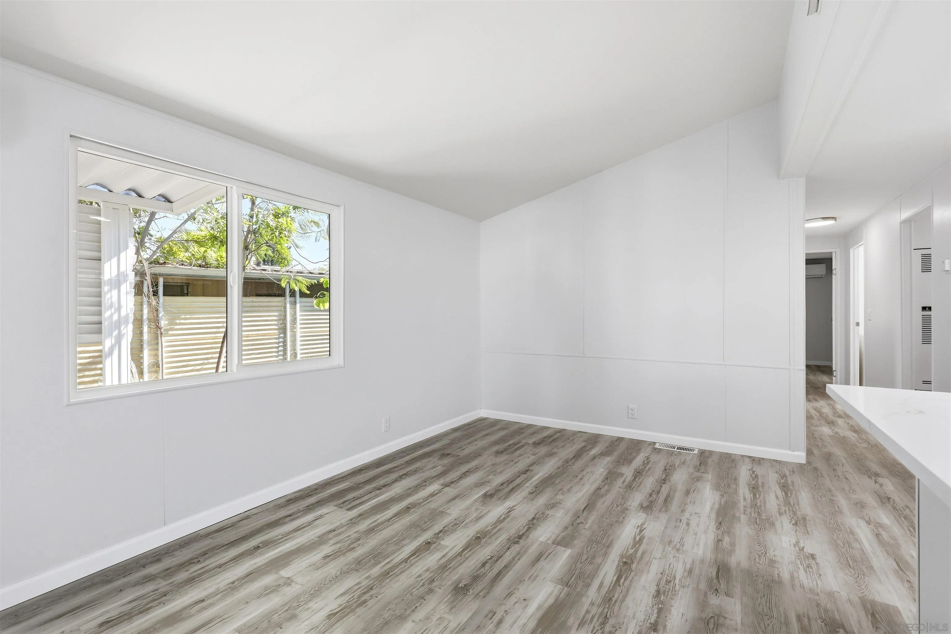 https://cdn.realtyfeed.com/cdn/127/260023975/8ef76b0cda0c4ebf11c1e310ae39eb62.webp
