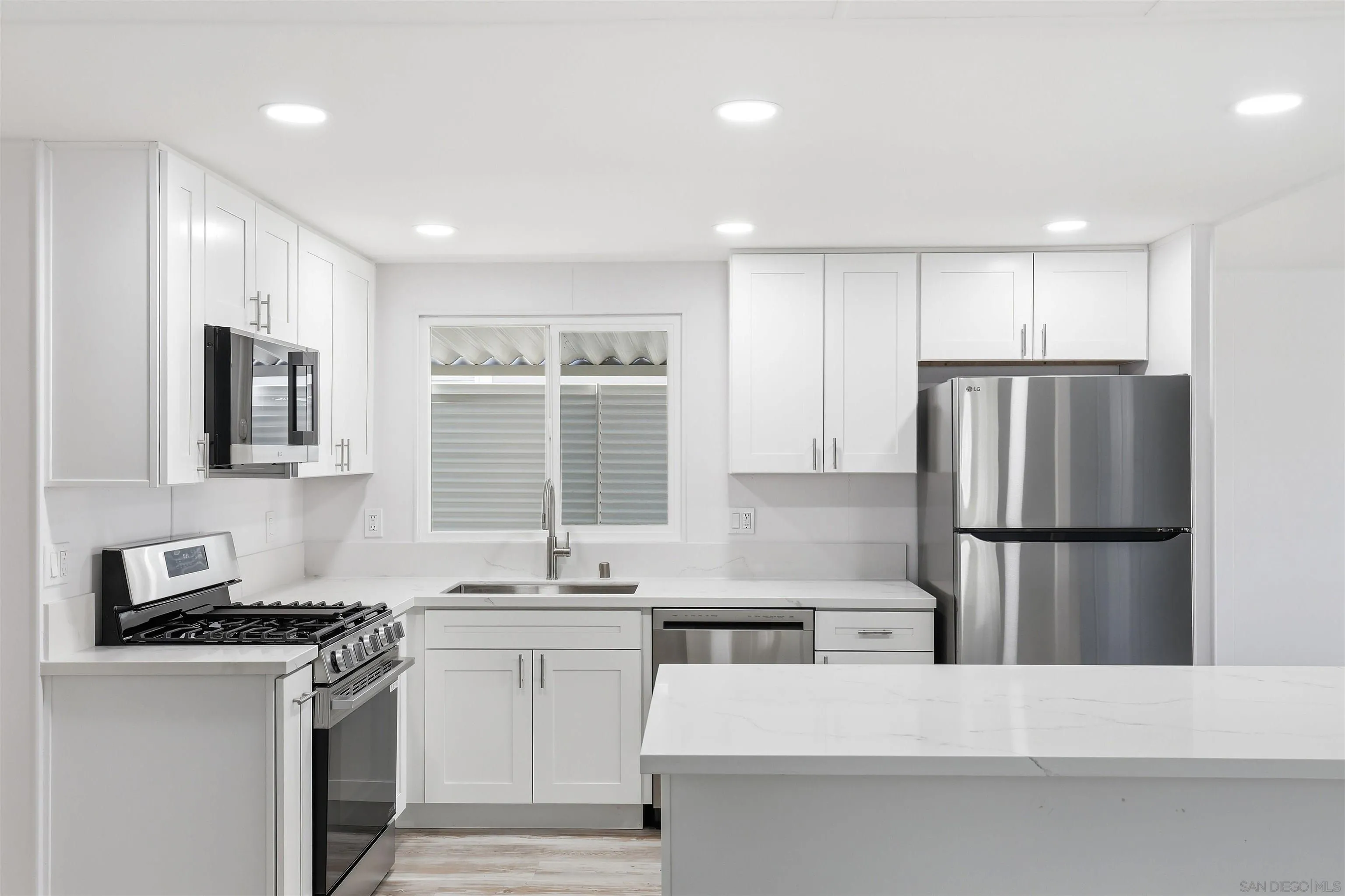 https://cdn.realtyfeed.com/cdn/127/260023975/a776b2d266534bfec1a3e1158107803d.webp