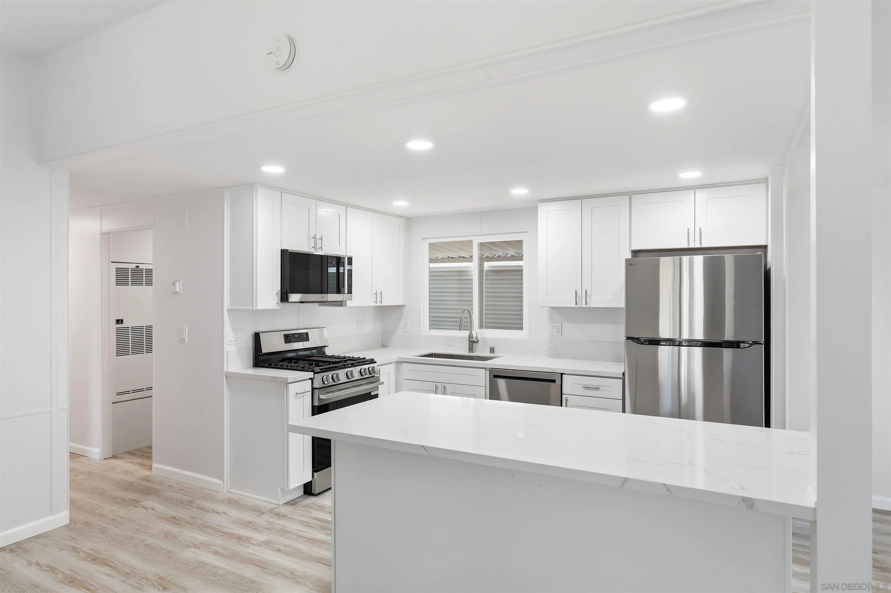 https://cdn.realtyfeed.com/cdn/127/260023975/d8d3cb883461564a581233a7a4dfa85c.webp