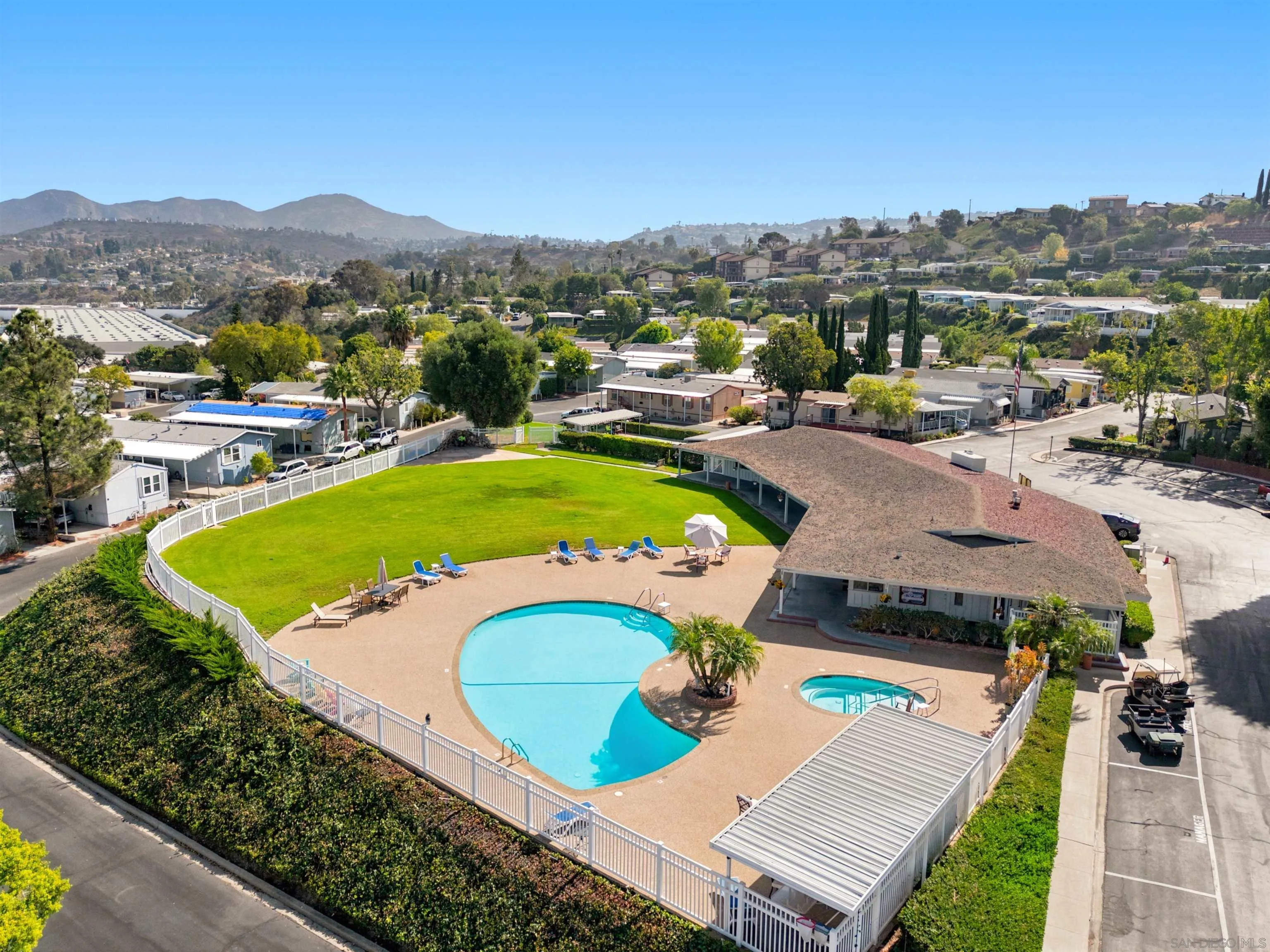 https://cdn.realtyfeed.com/cdn/127/260023975/f8304345f4395f3955289e55cd3aa47d.webp