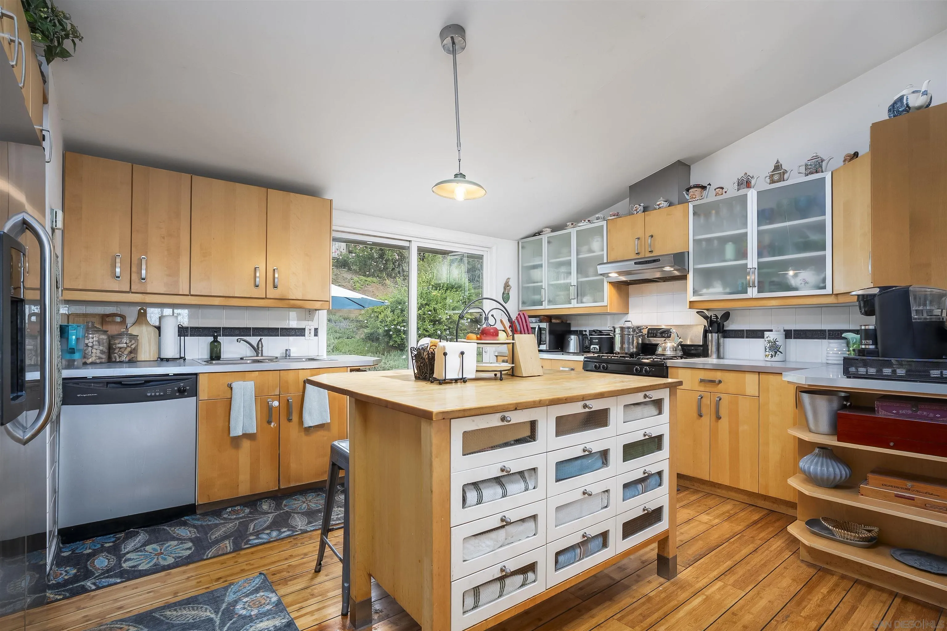 https://cdn.realtyfeed.com/cdn/127/260023977/fe89a6843edf677779e29b008e839259.webp