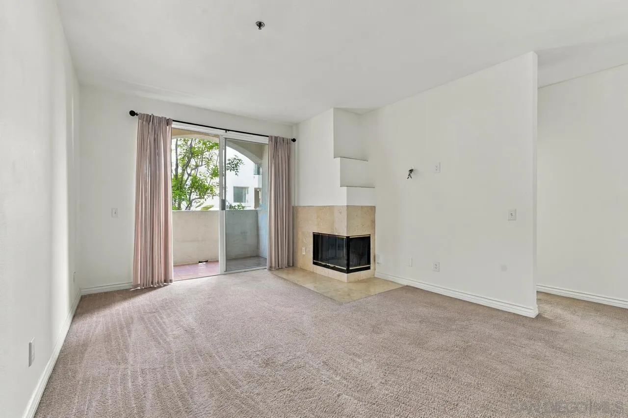 https://cdn.realtyfeed.com/cdn/127/260023980/bad0a743628e6160484b69ec5c728429.webp