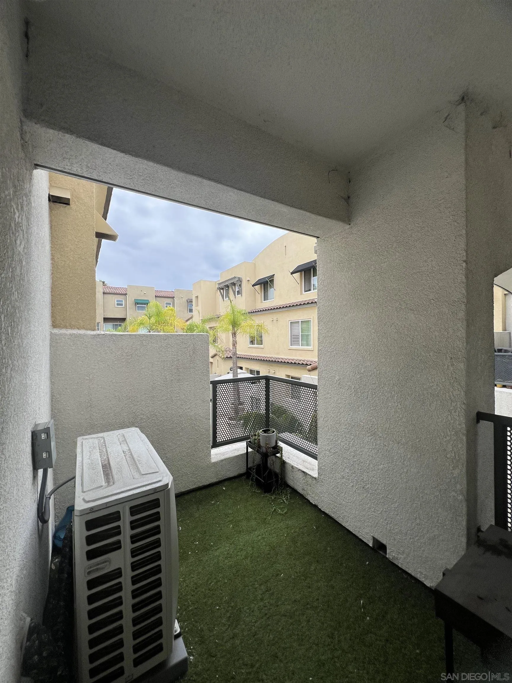 https://cdn.realtyfeed.com/cdn/127/260023986/421d7f7f1c17efba55f8d52f7827dbdf.webp