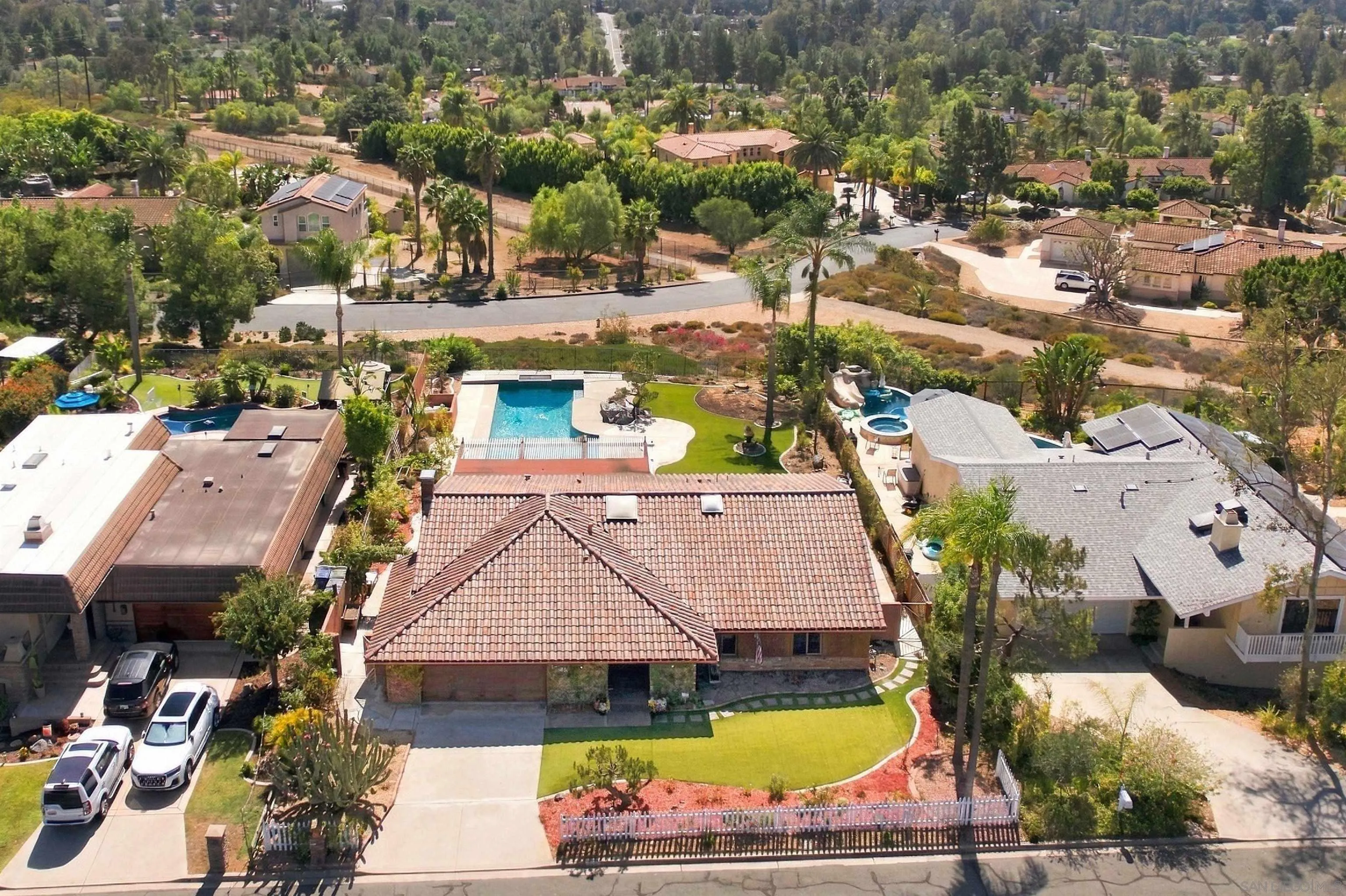 https://cdn.realtyfeed.com/cdn/127/260023988/818457562b8bdc551864c7f19f091c31.webp