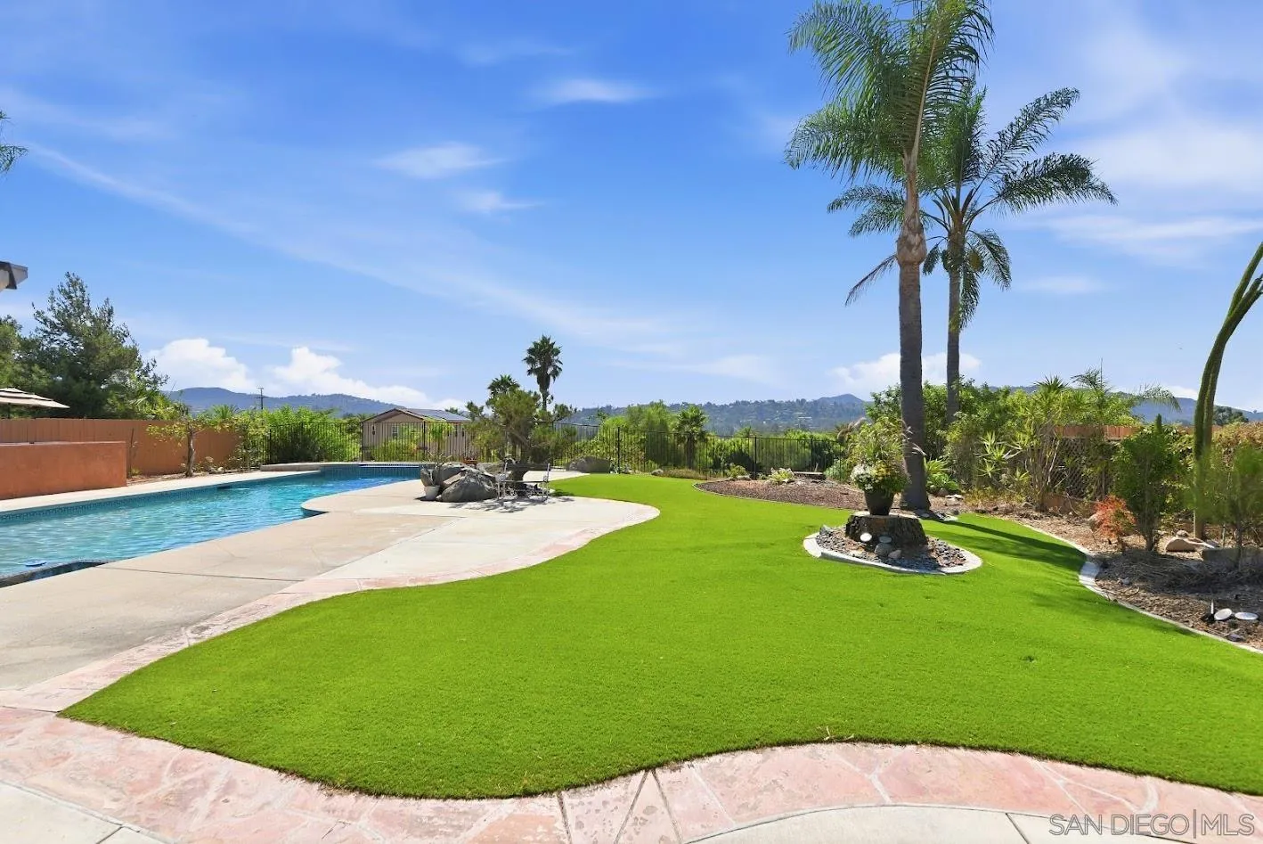 https://cdn.realtyfeed.com/cdn/127/260023988/a71f84df6f9f85bc38af91c406416c15.webp
