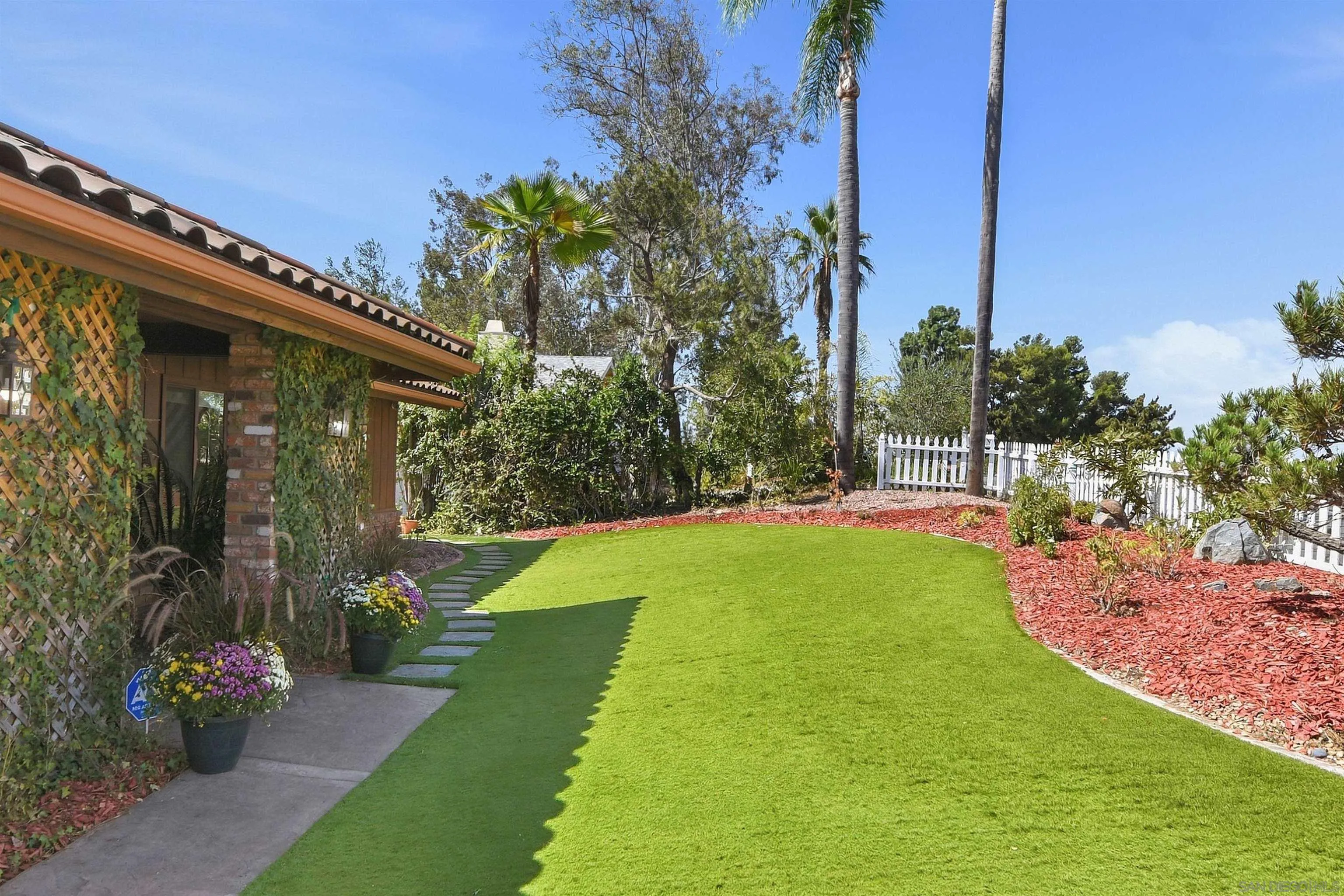https://cdn.realtyfeed.com/cdn/127/260023988/b563a35f6e6f591c9b1ac4033df5640c.webp