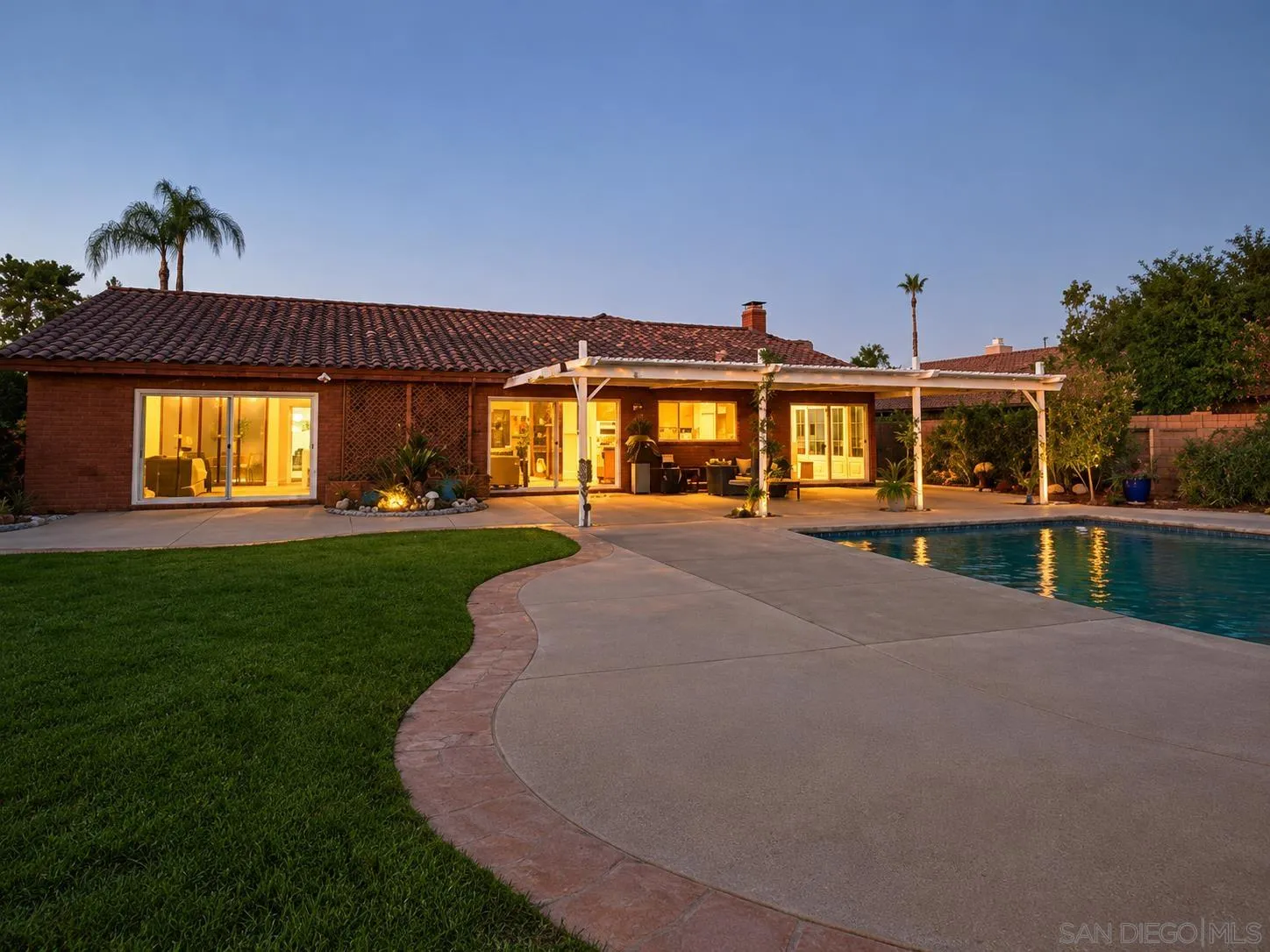 https://cdn.realtyfeed.com/cdn/127/260023988/b95acdae7d9d5dd191b348a615c7103e.webp