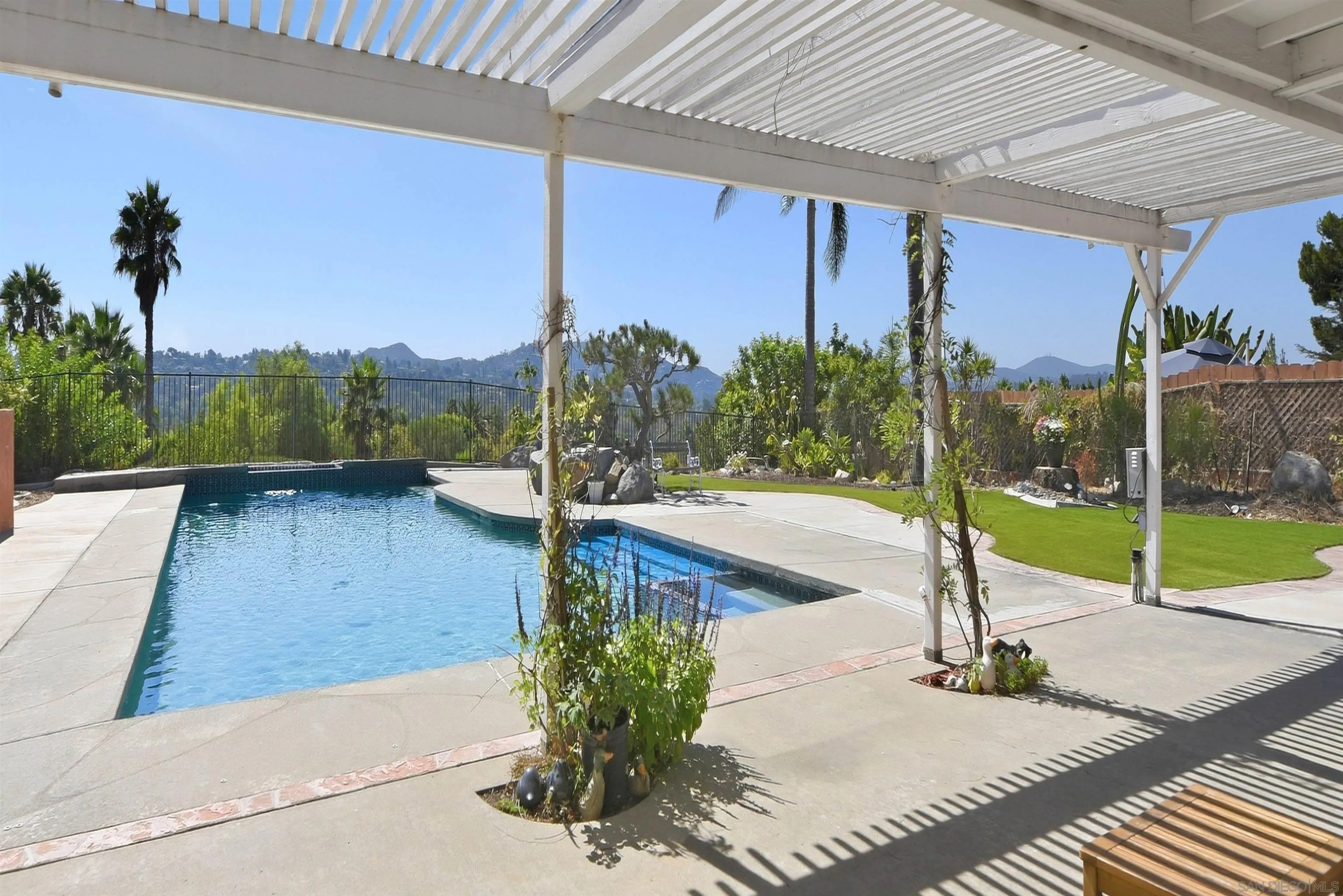 https://cdn.realtyfeed.com/cdn/127/260023988/ef086baab7fa85bbda03297708816d6d.webp