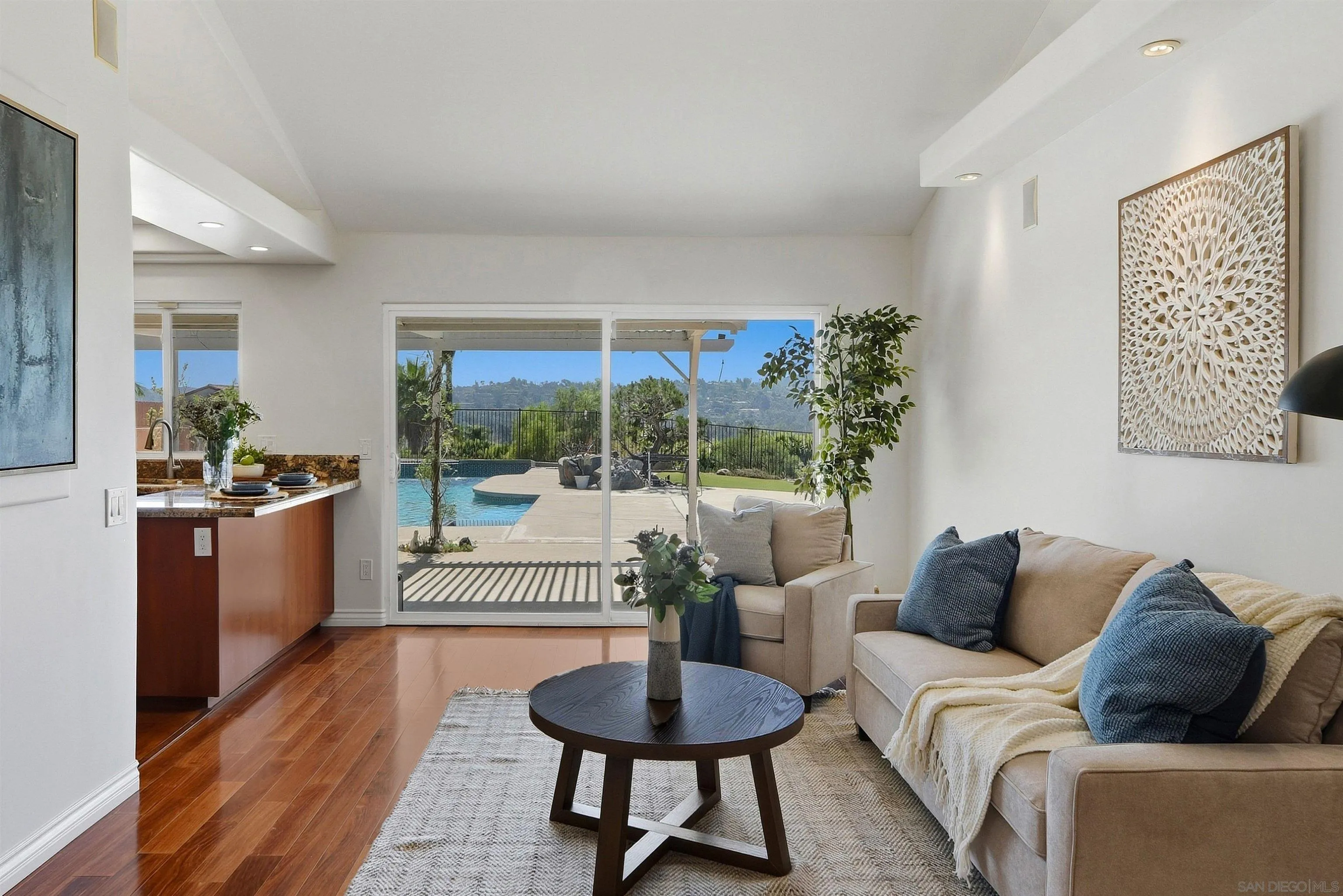 https://cdn.realtyfeed.com/cdn/127/260023988/f160e7ee8ee0ea13baed765d31818aa8.webp