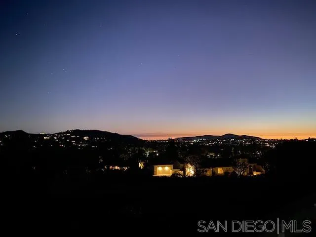 https://cdn.realtyfeed.com/cdn/127/260023988/faf5ceae05929573efcfb3dec76c5829.webp