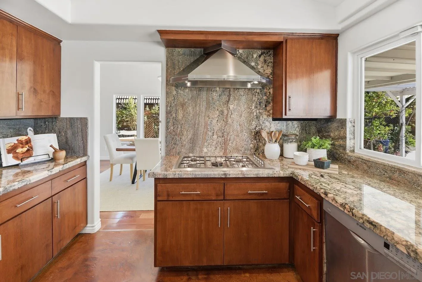 https://cdn.realtyfeed.com/cdn/127/260023988/fc0a37571cf42e3999cf3e5d6c9053ad.webp