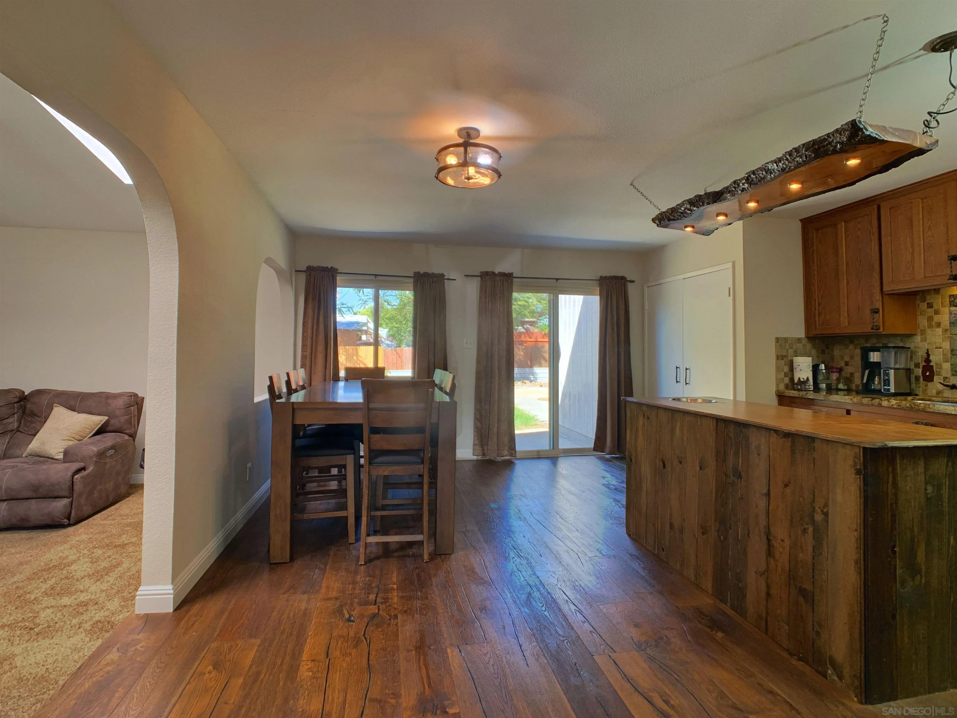 https://cdn.realtyfeed.com/cdn/127/260023994/2343308685cdc957f61cf8e29608a7d4.webp