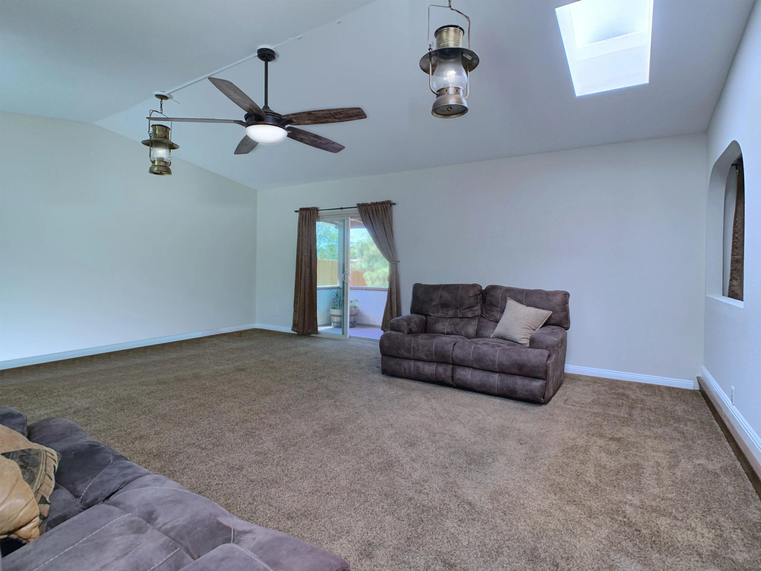 https://cdn.realtyfeed.com/cdn/127/260023994/47818e0ee7ebf639f7ba7d28f2c6e403.webp