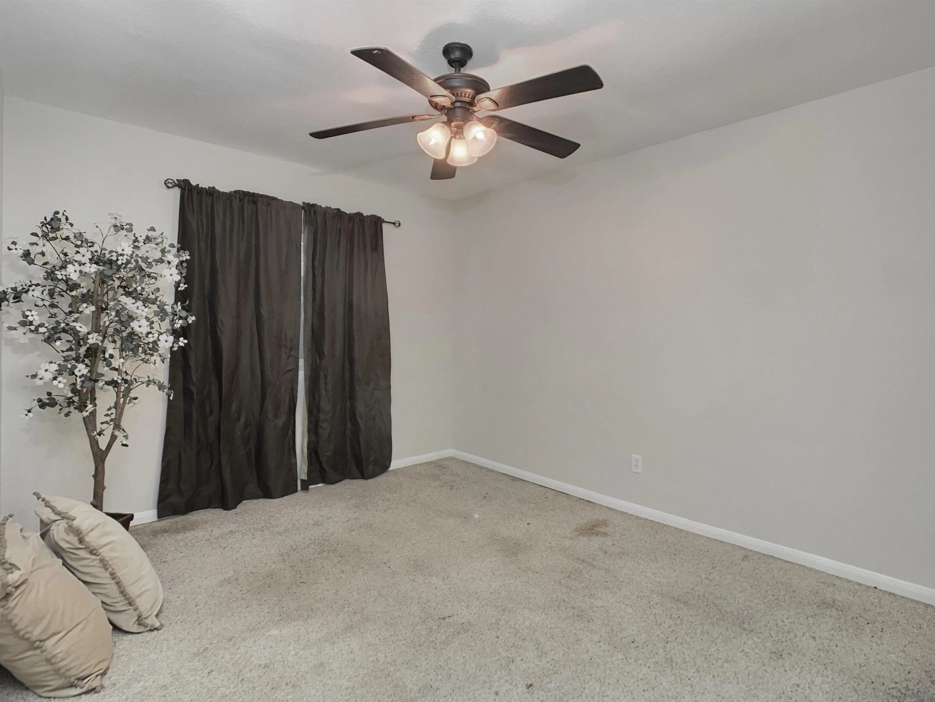 https://cdn.realtyfeed.com/cdn/127/260023994/4c3c42c76f3b24dee826b7600846beaf.webp