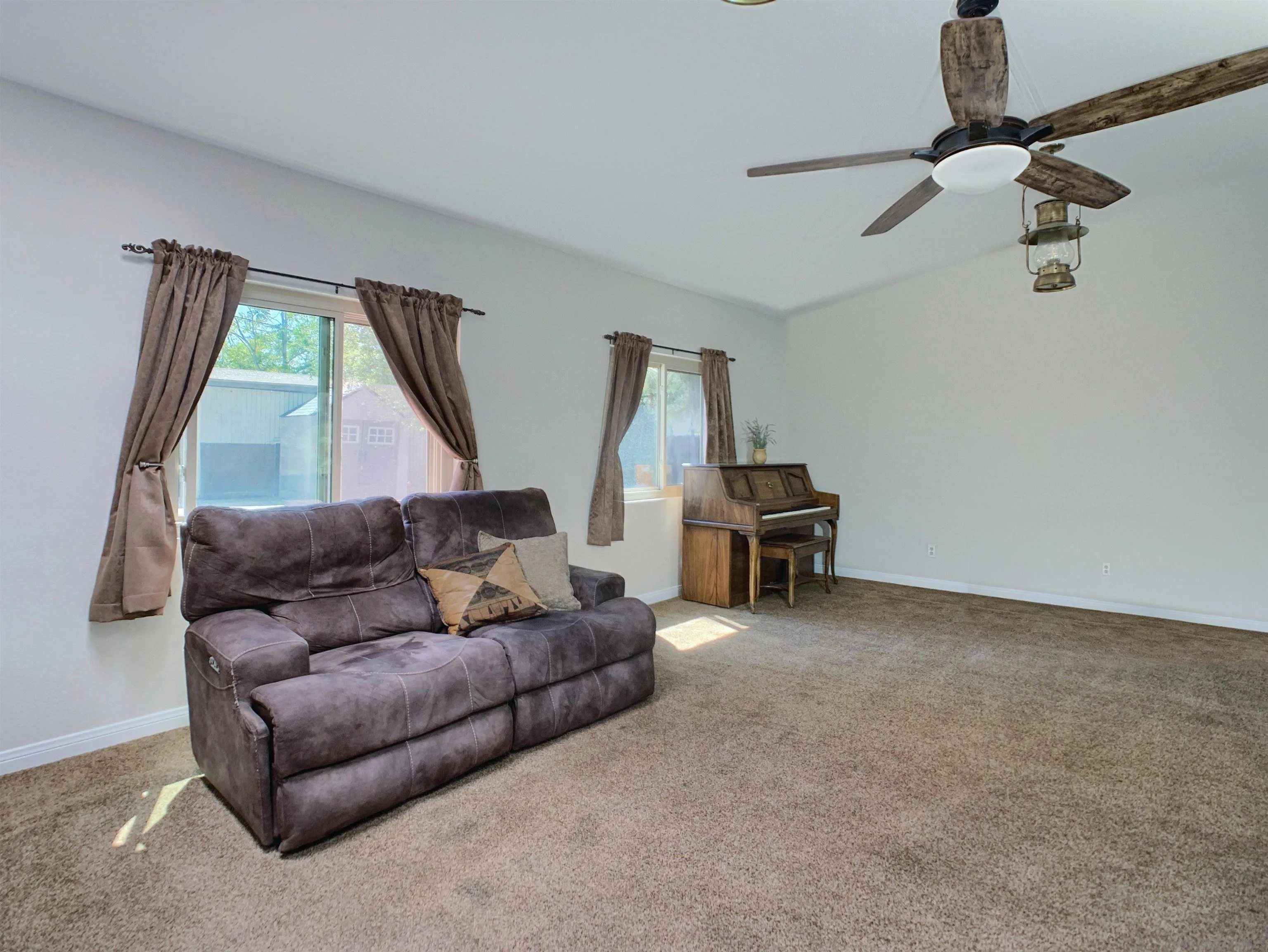 https://cdn.realtyfeed.com/cdn/127/260023994/639557ca8b0710bc73cbaeb7168e9894.webp