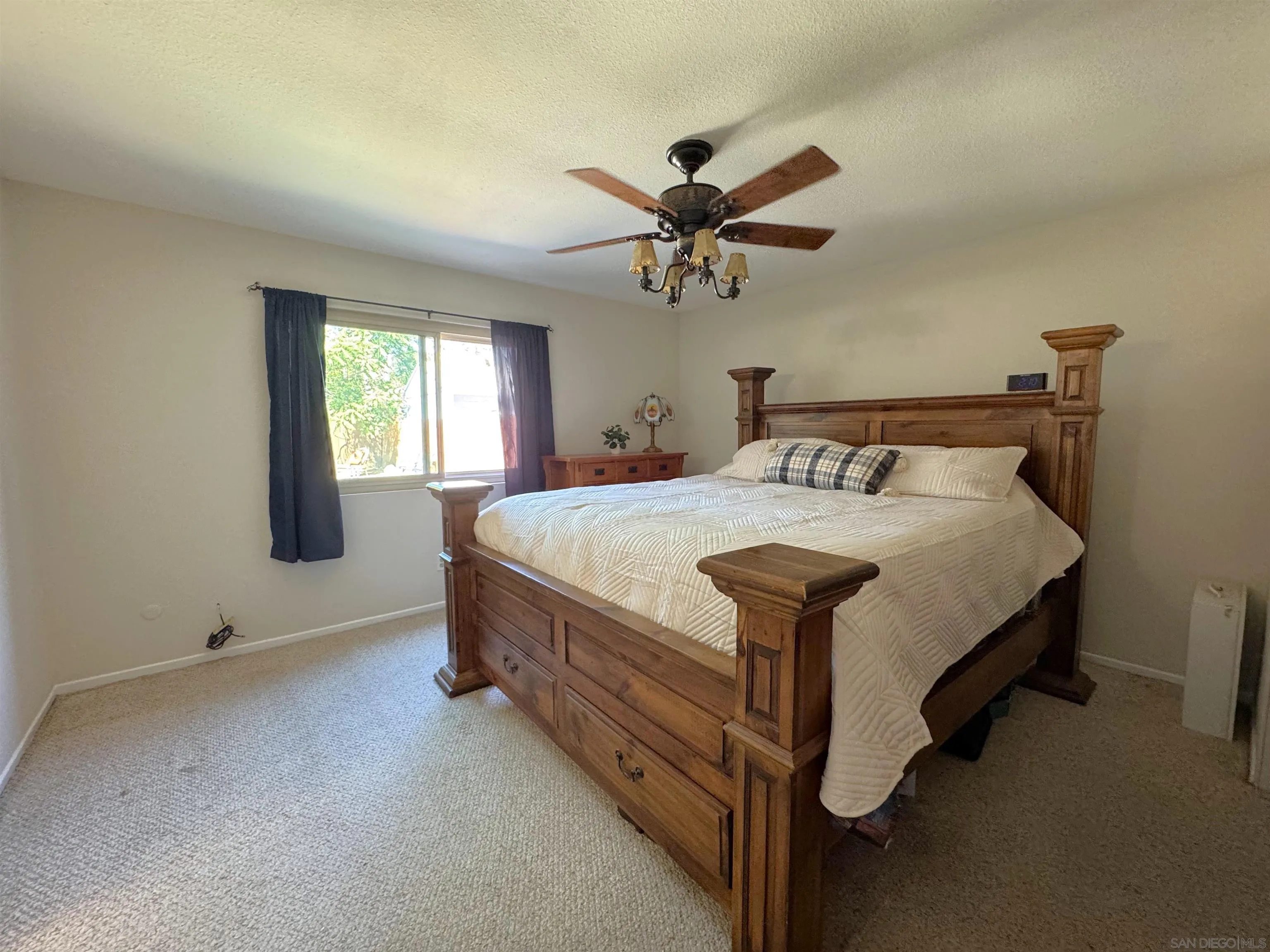 https://cdn.realtyfeed.com/cdn/127/260023994/8d1d6844ac26ac79ce4a9328b68916fb.webp