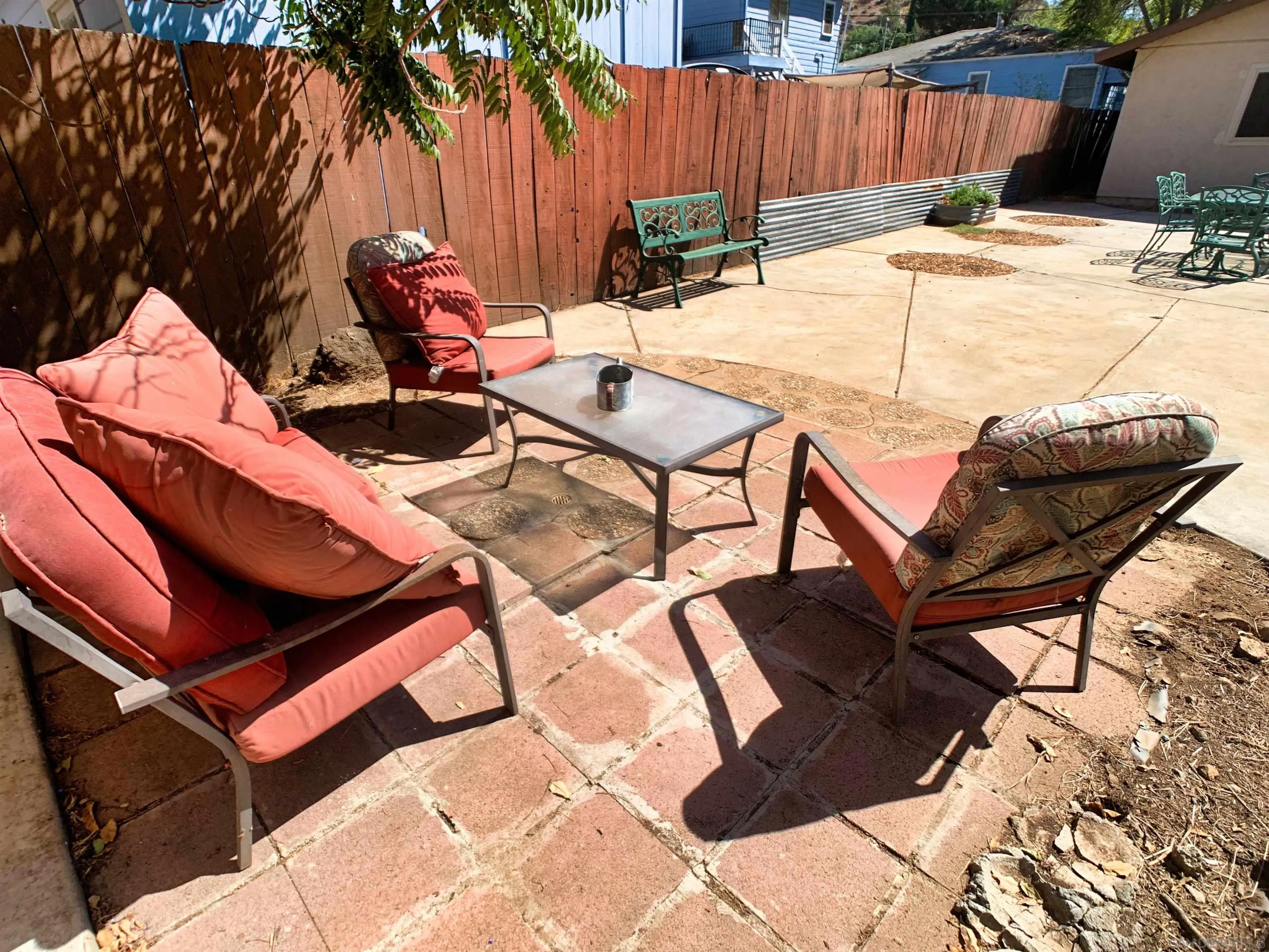 https://cdn.realtyfeed.com/cdn/127/260023994/bb2867ab0d11102e3cbbcd2e19f32ba4.webp