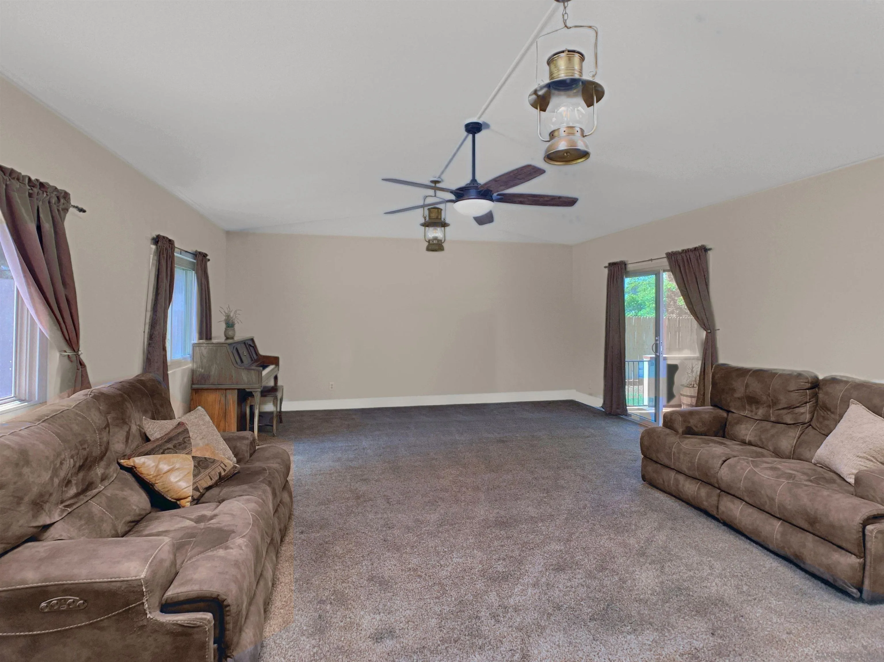 https://cdn.realtyfeed.com/cdn/127/260023994/c188ac11da67377ee9b32f2ef21e1cb4.webp
