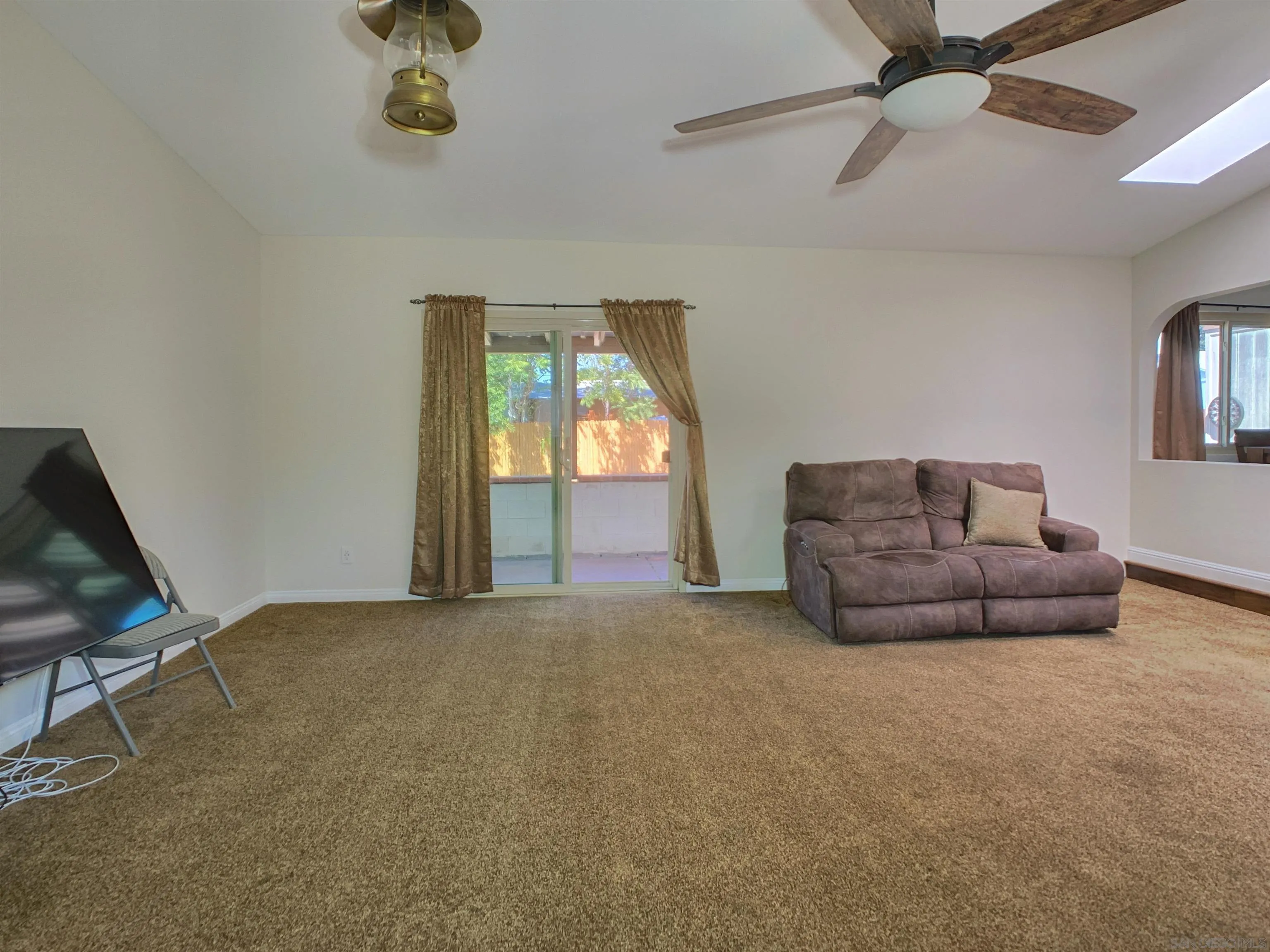 https://cdn.realtyfeed.com/cdn/127/260023994/ccf4cf9da856fa9d6f0c6385b3cd1fee.webp