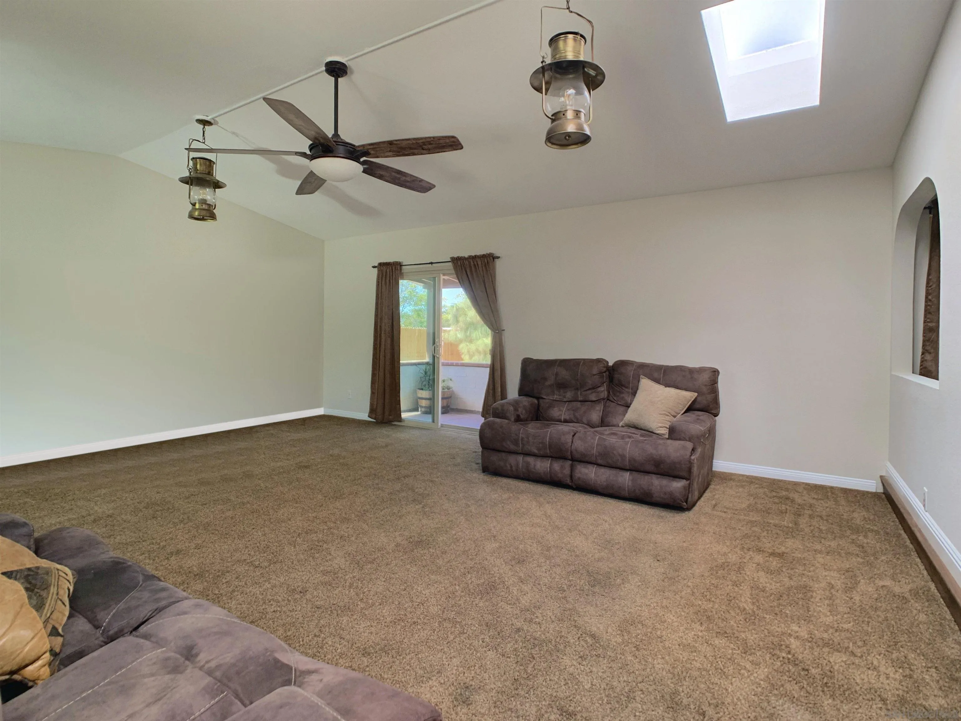 https://cdn.realtyfeed.com/cdn/127/260023994/dfffe43e960e127db46f64e90a63261a.webp