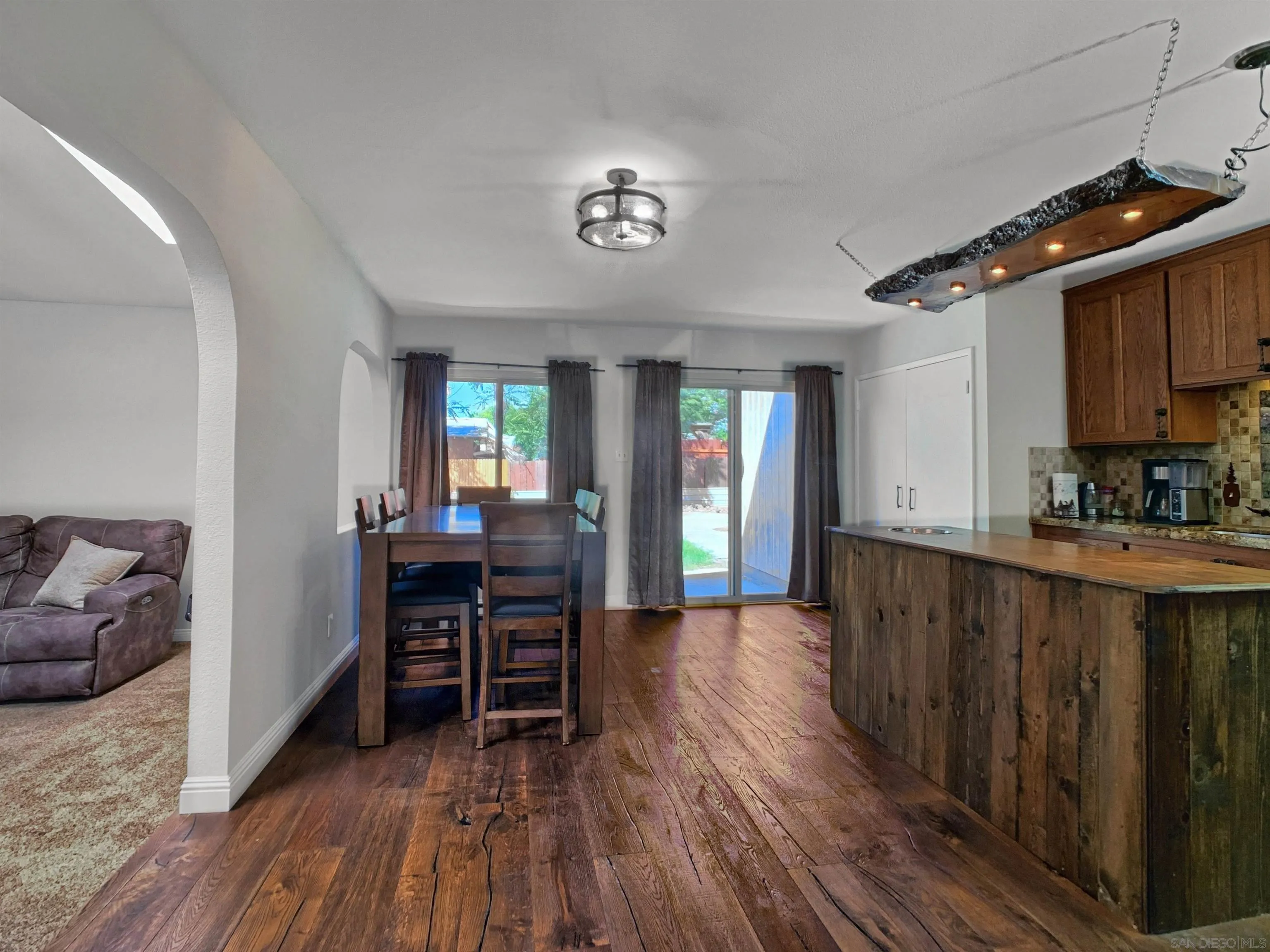 https://cdn.realtyfeed.com/cdn/127/260023994/eea8bbfada103284261d1c282f67fbea.webp