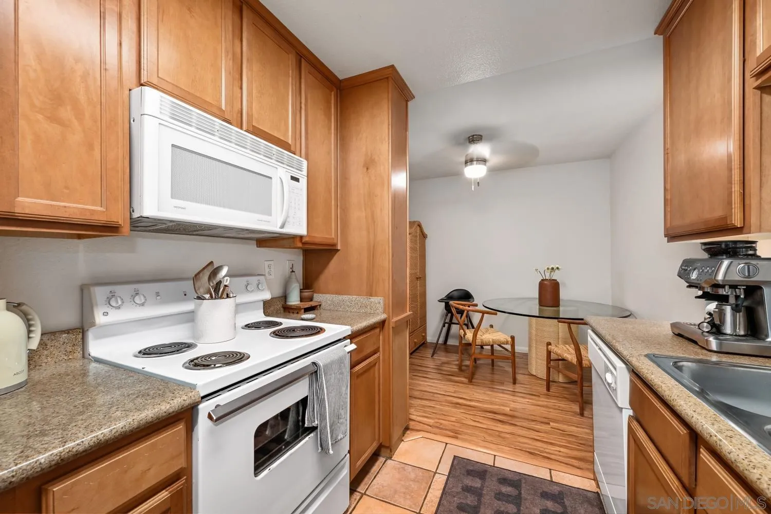 https://cdn.realtyfeed.com/cdn/127/260024007/ace43af8fc28e887d638eca57ee8fa8d.webp