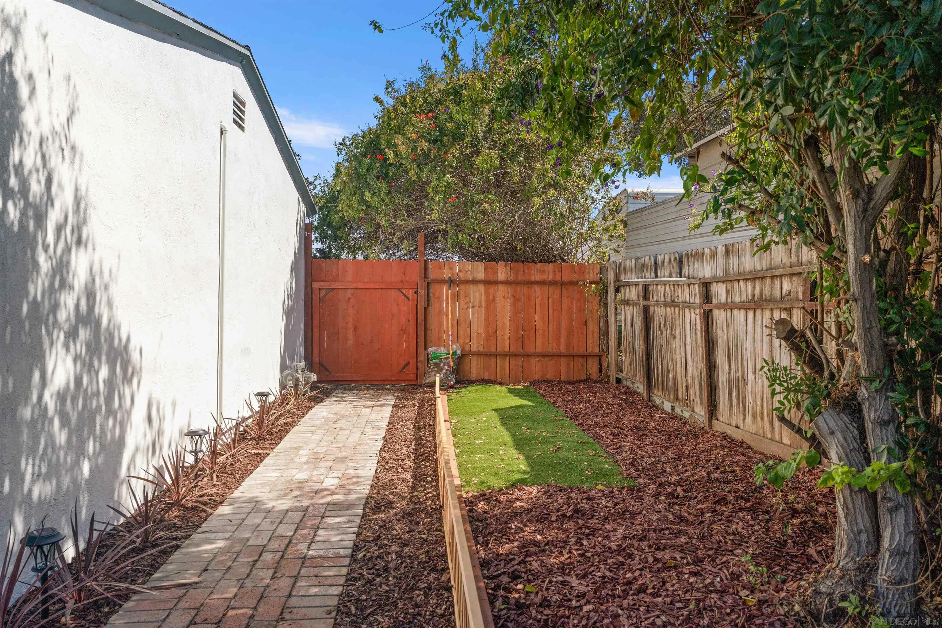 https://cdn.realtyfeed.com/cdn/127/260024008/518859612e31b79f031a2c00d72b856d.webp