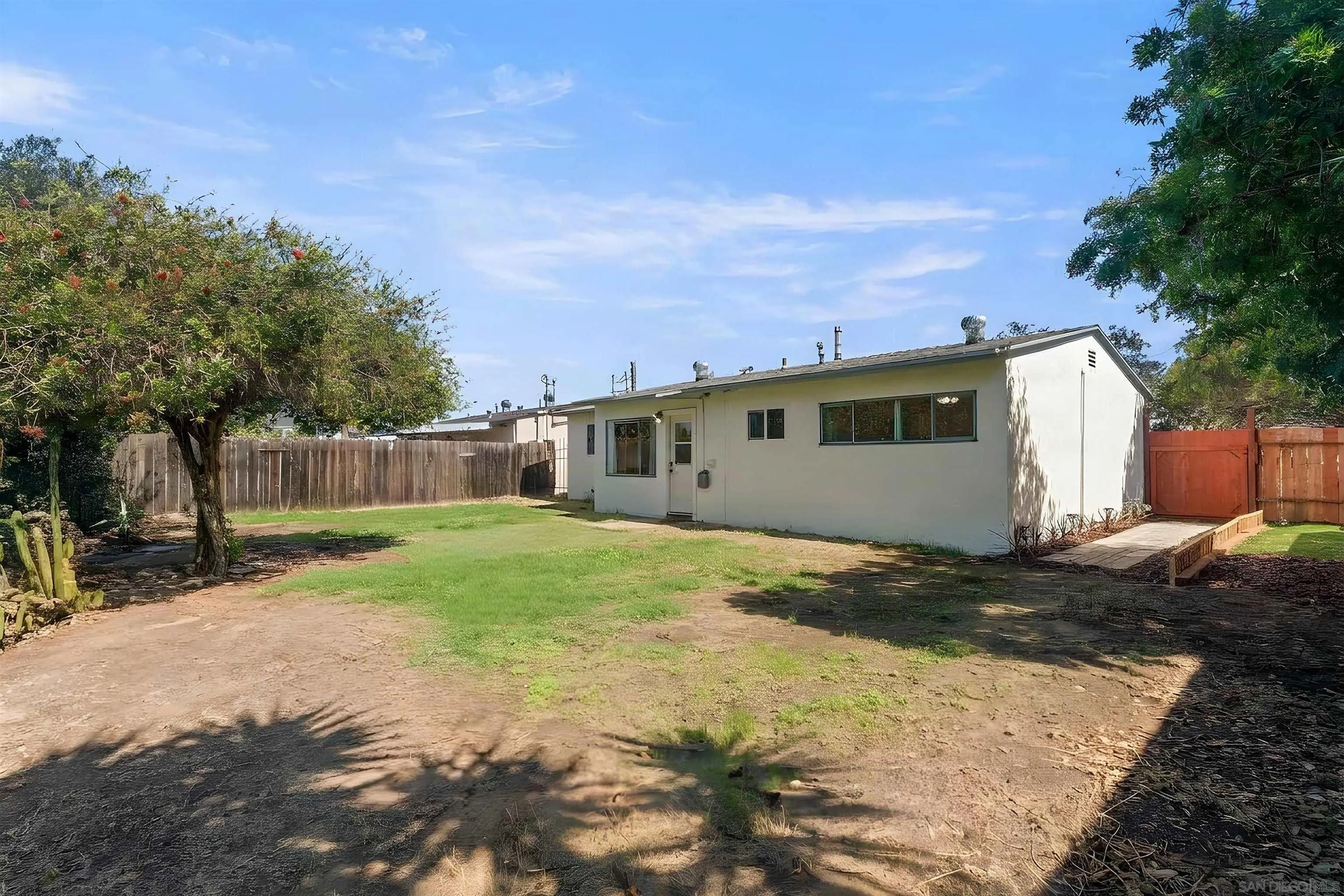 https://cdn.realtyfeed.com/cdn/127/260024008/9e236a54dfc491a60fe9c6216fb43a73.webp