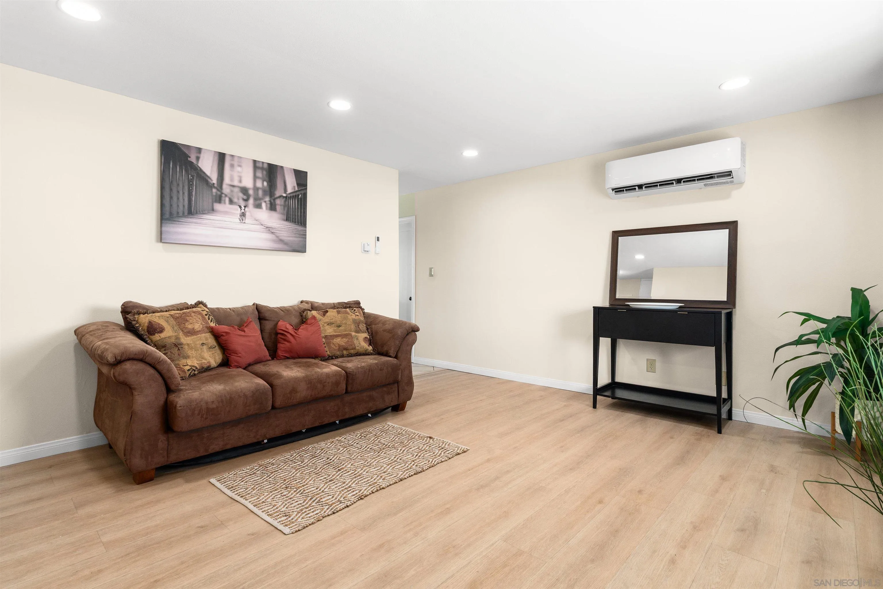 https://cdn.realtyfeed.com/cdn/127/260024008/cb38d60ab47bf0257c0e9e62551ac13f.webp