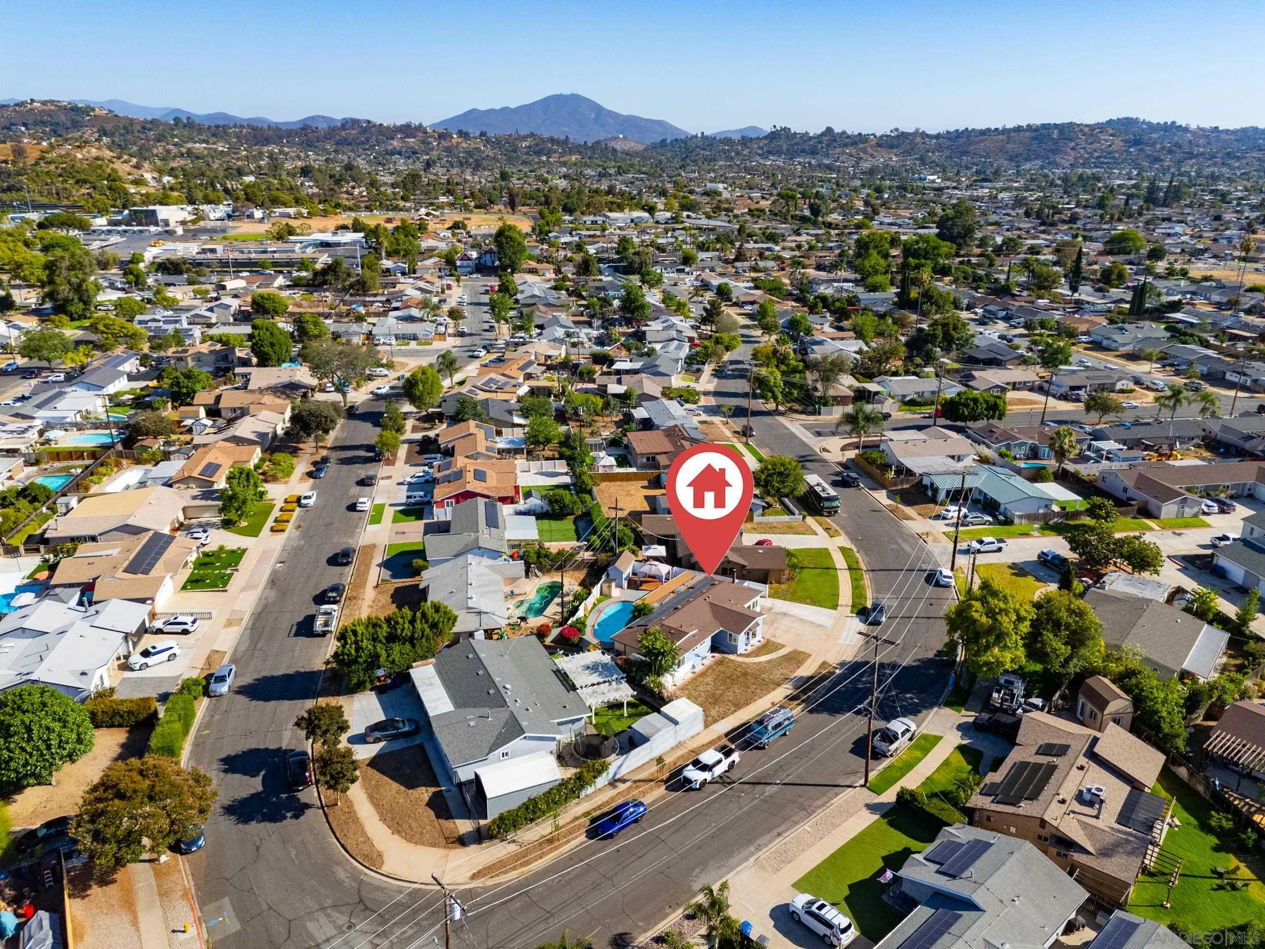 https://cdn.realtyfeed.com/cdn/127/260024011/61532f94808e7107d37c1daf37cae0f8.webp