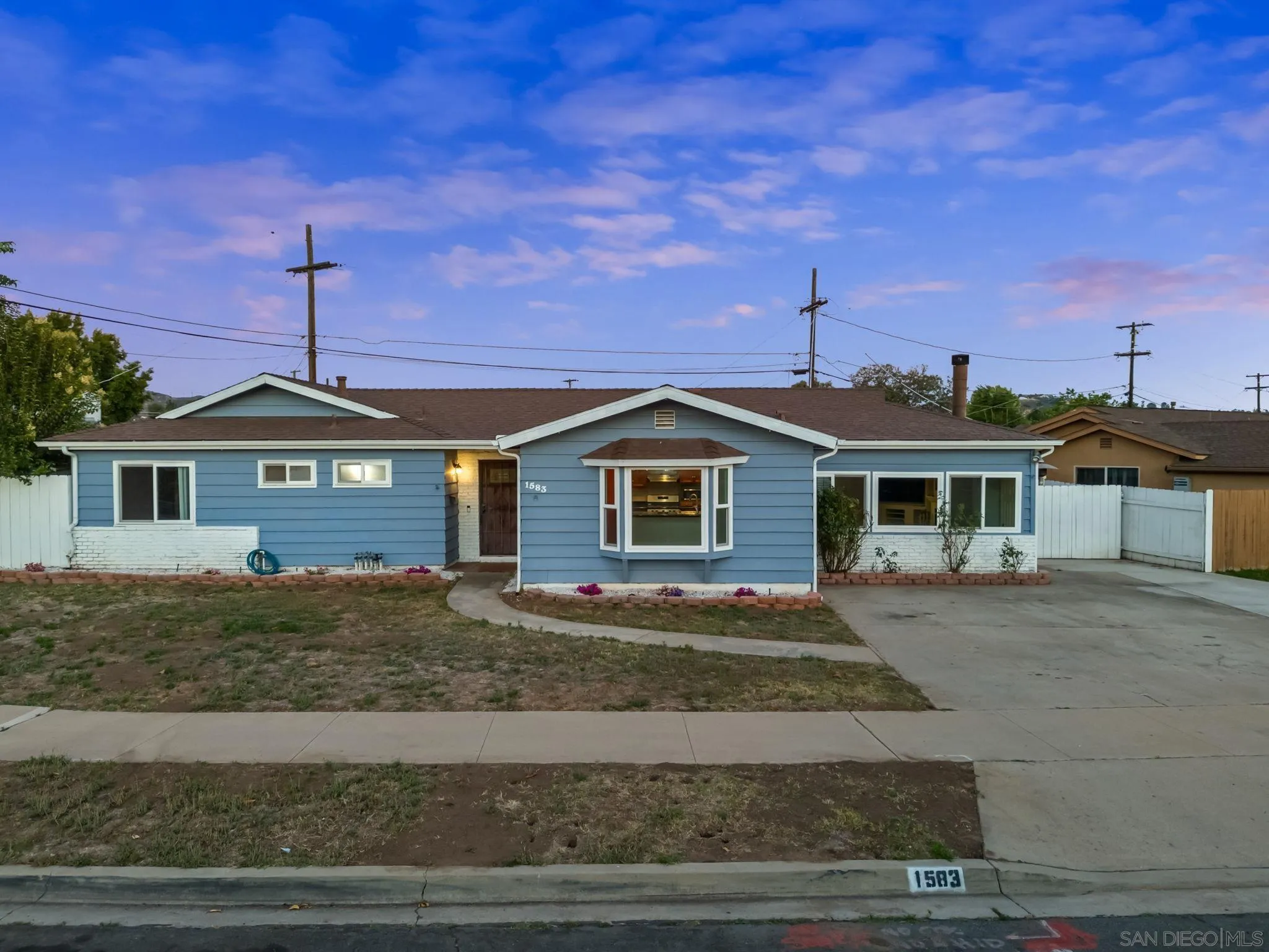 https://cdn.realtyfeed.com/cdn/127/260024011/7ea17c6e2f742eebc33443ef2e7ab924.webp