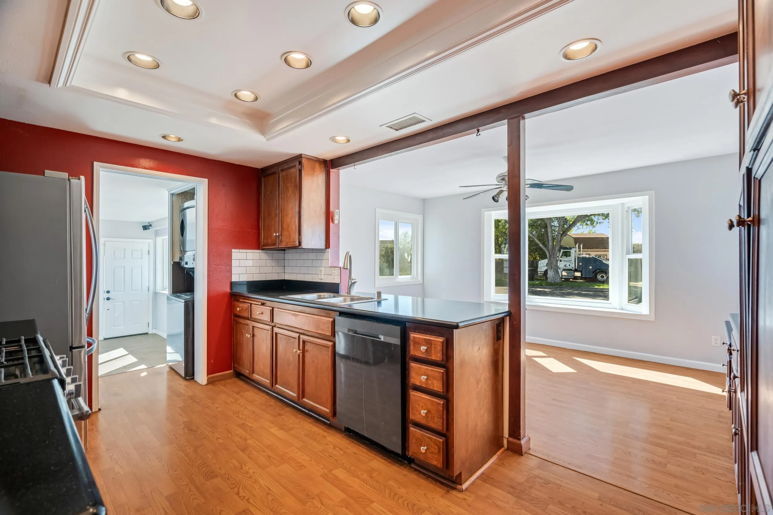 https://cdn.realtyfeed.com/cdn/127/260024011/a196b3f1e91cc6bb8da06d7764369854.webp