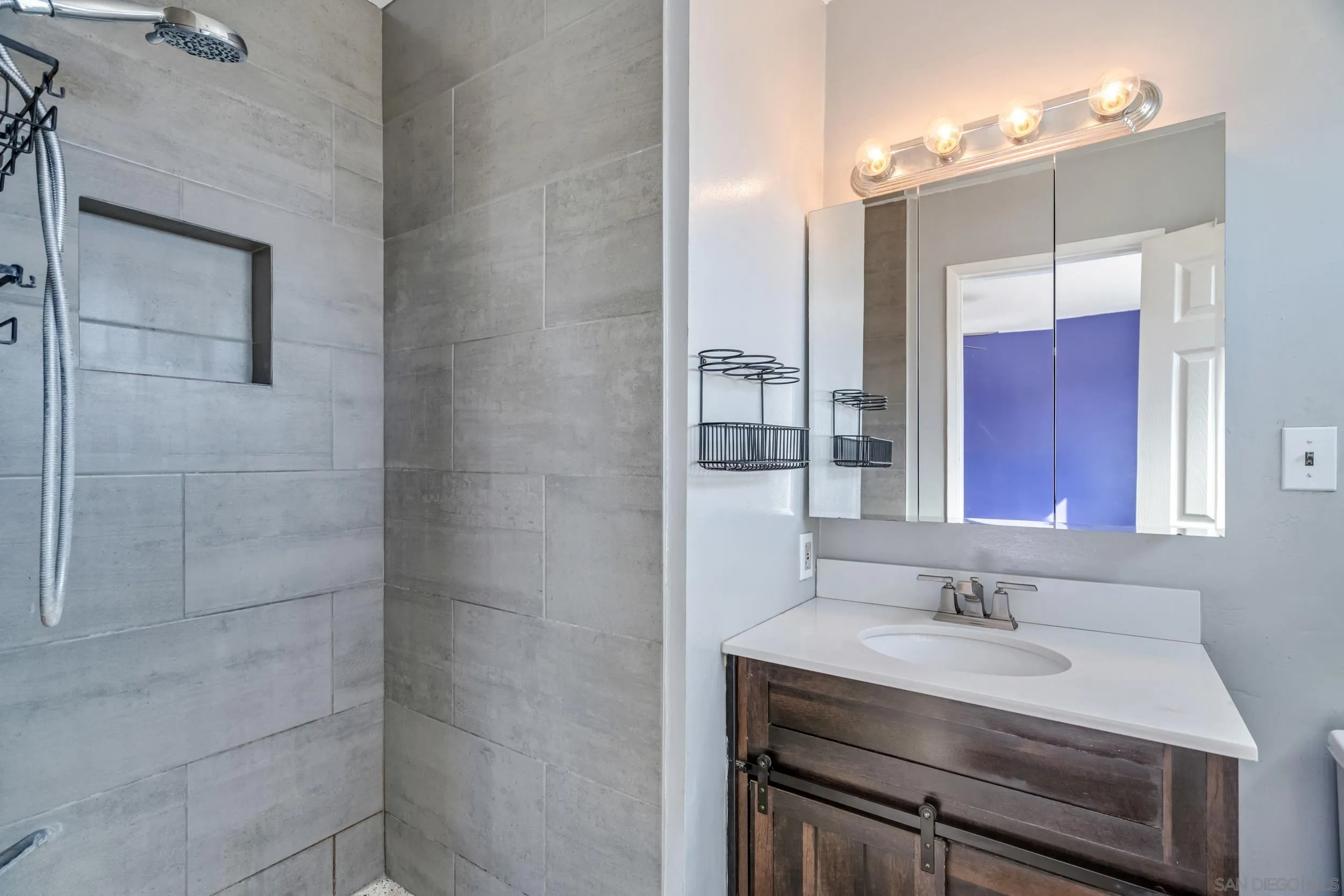https://cdn.realtyfeed.com/cdn/127/260024011/eabbeaa9200f0fe36a8f13b9eb1251a4.webp