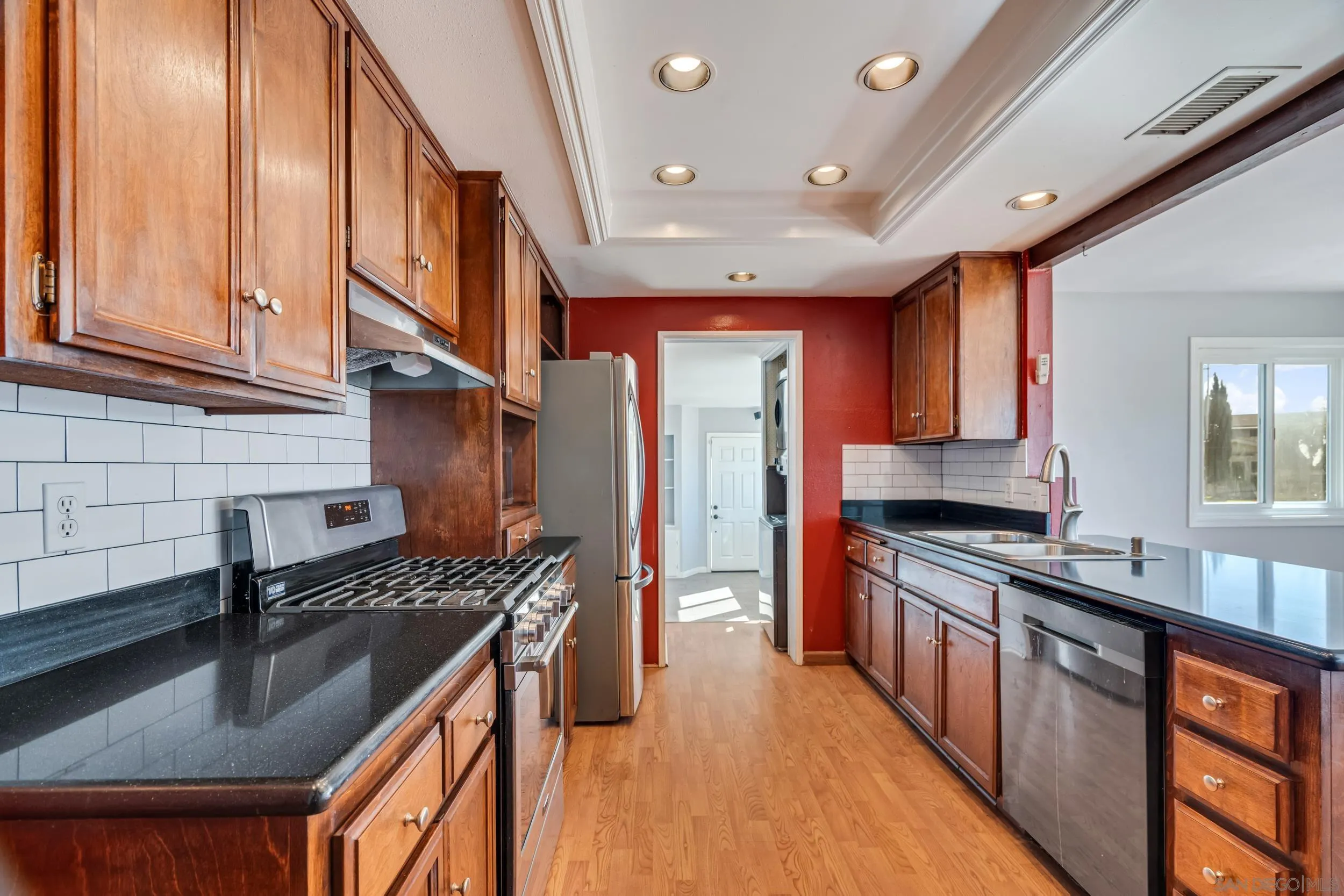 https://cdn.realtyfeed.com/cdn/127/260024011/f438e56310b142e2d8bbe58345d6da72.webp