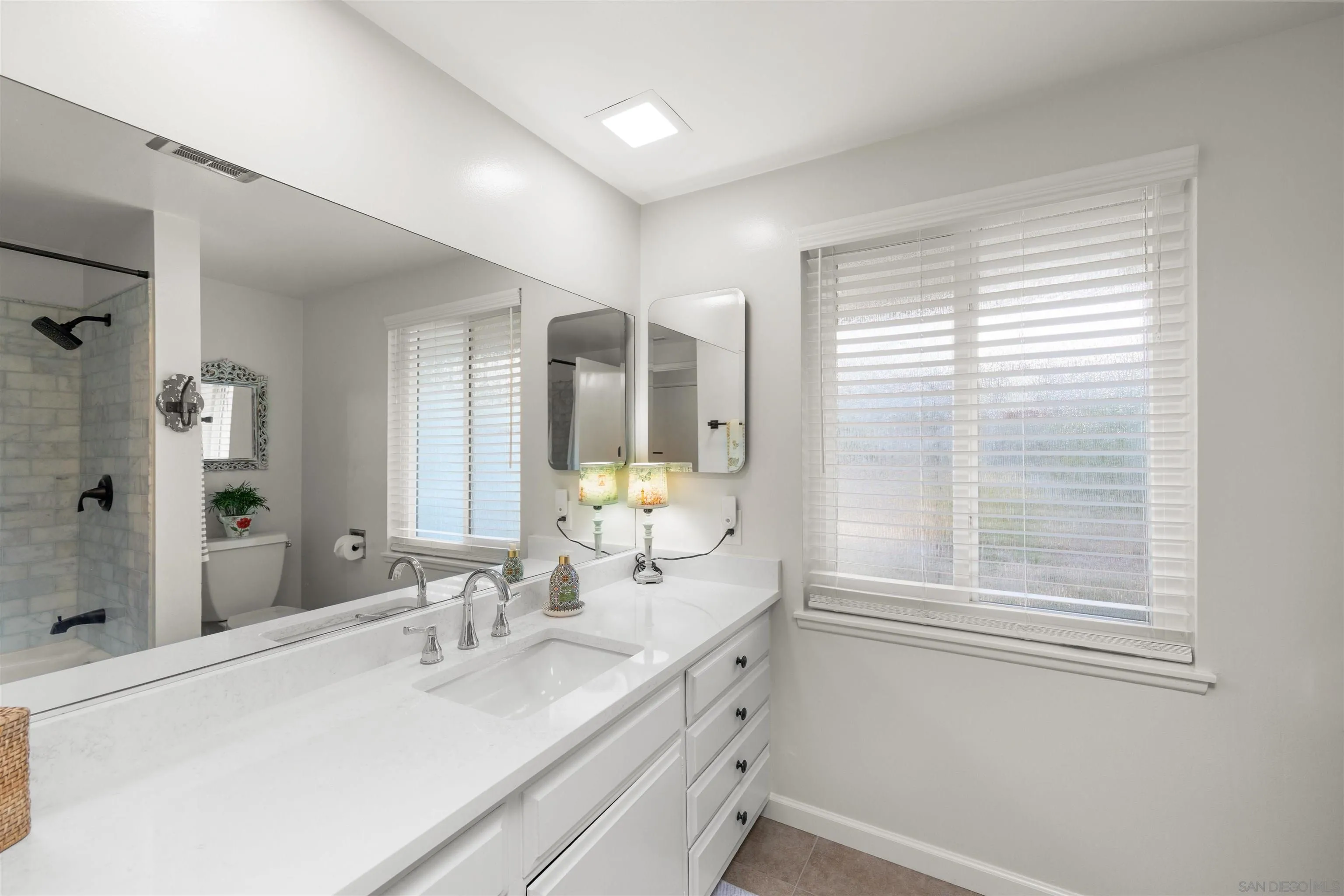 https://cdn.realtyfeed.com/cdn/127/260024013/ce6c14bbe1a14f2eda165c050a216219.webp