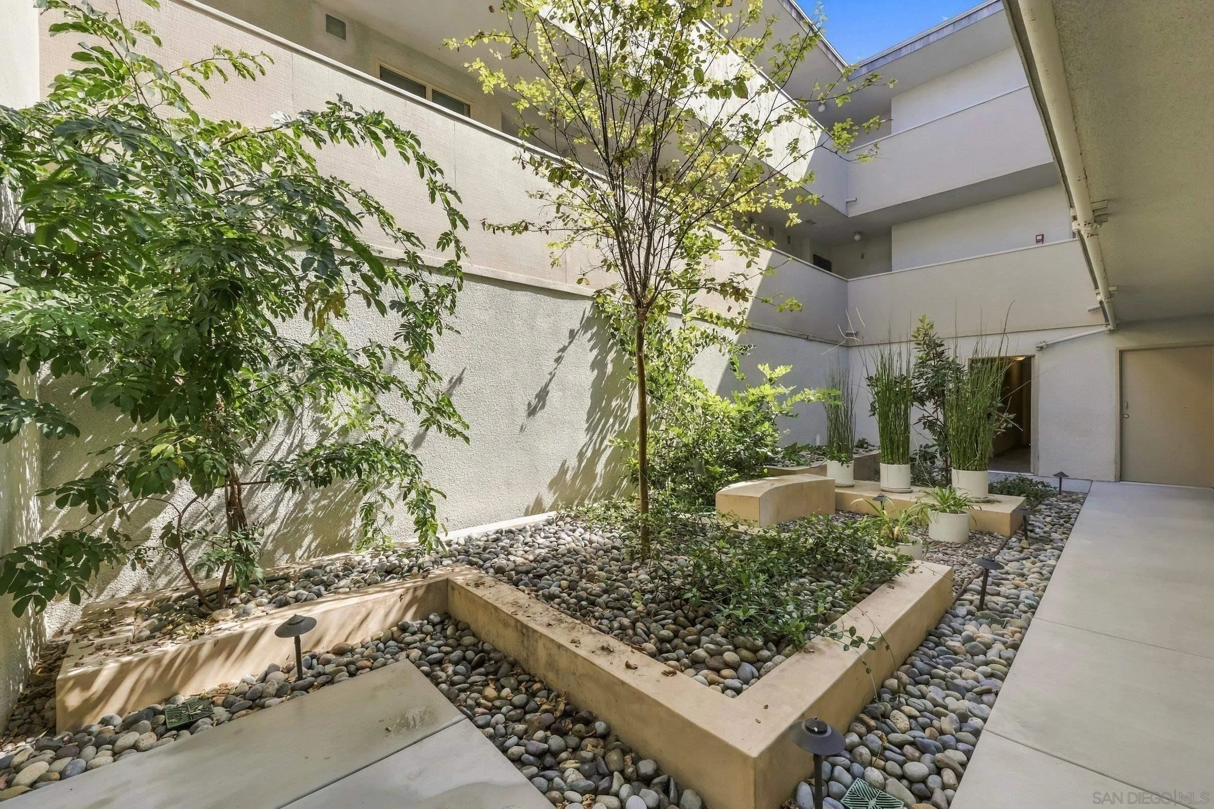 https://cdn.realtyfeed.com/cdn/127/260024030/06bddeff7037a488ea1856b6d2fee686.webp