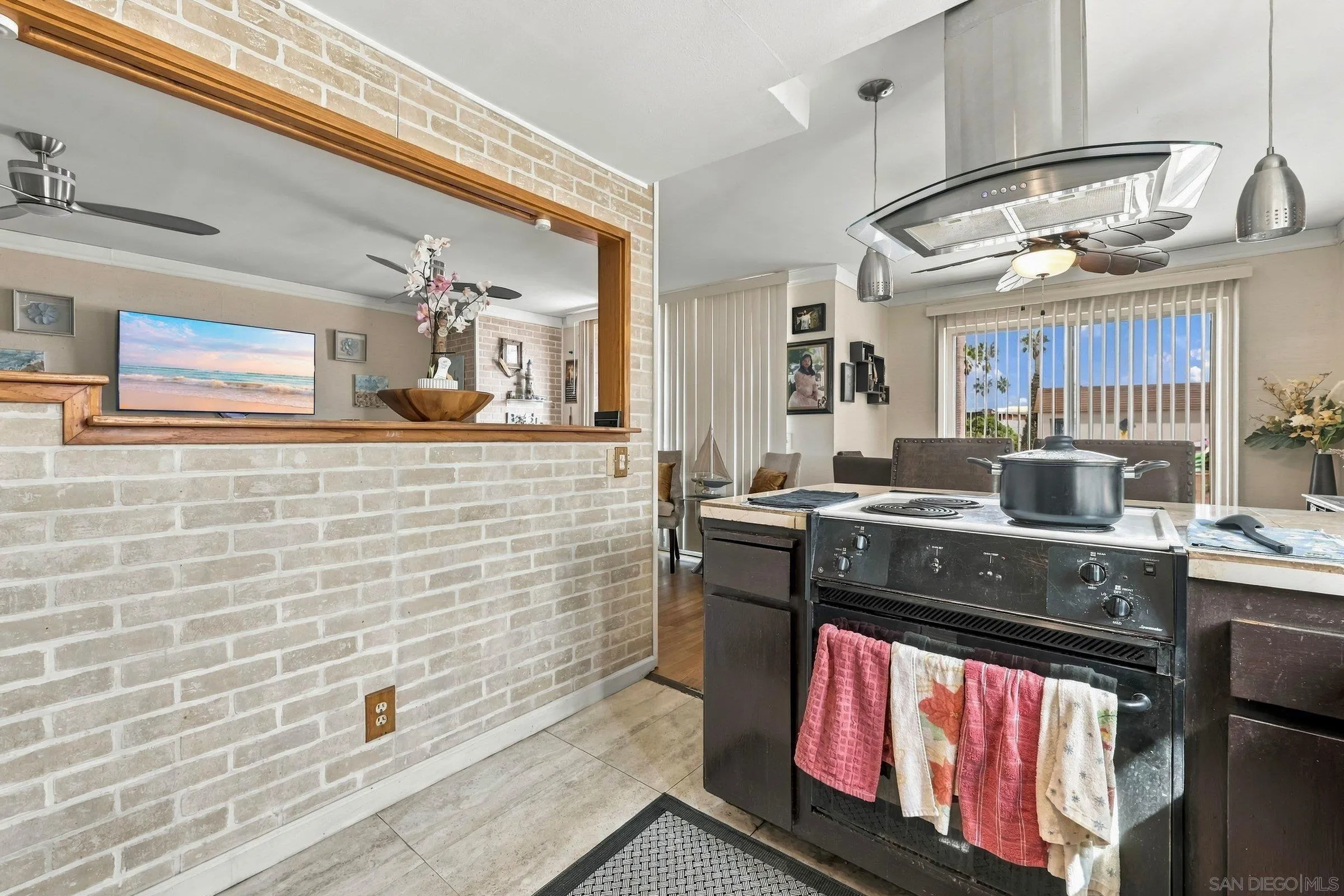 https://cdn.realtyfeed.com/cdn/127/260024030/455dd39565da5702f3419cc31346dafb.webp