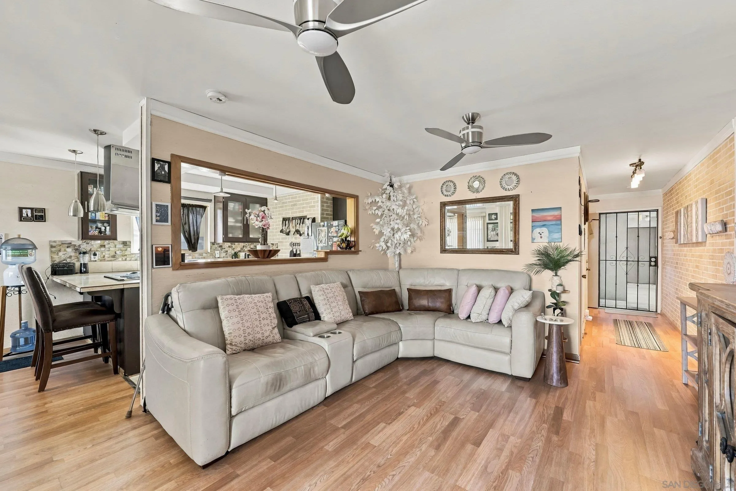 https://cdn.realtyfeed.com/cdn/127/260024030/472801fd64acba993d10874d7bd5280c.webp