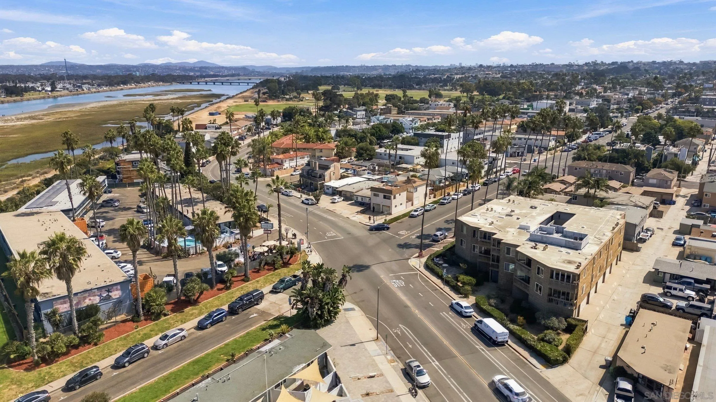https://cdn.realtyfeed.com/cdn/127/260024030/85cb707c5e0efe6de6cf4cfaa986c69b.webp