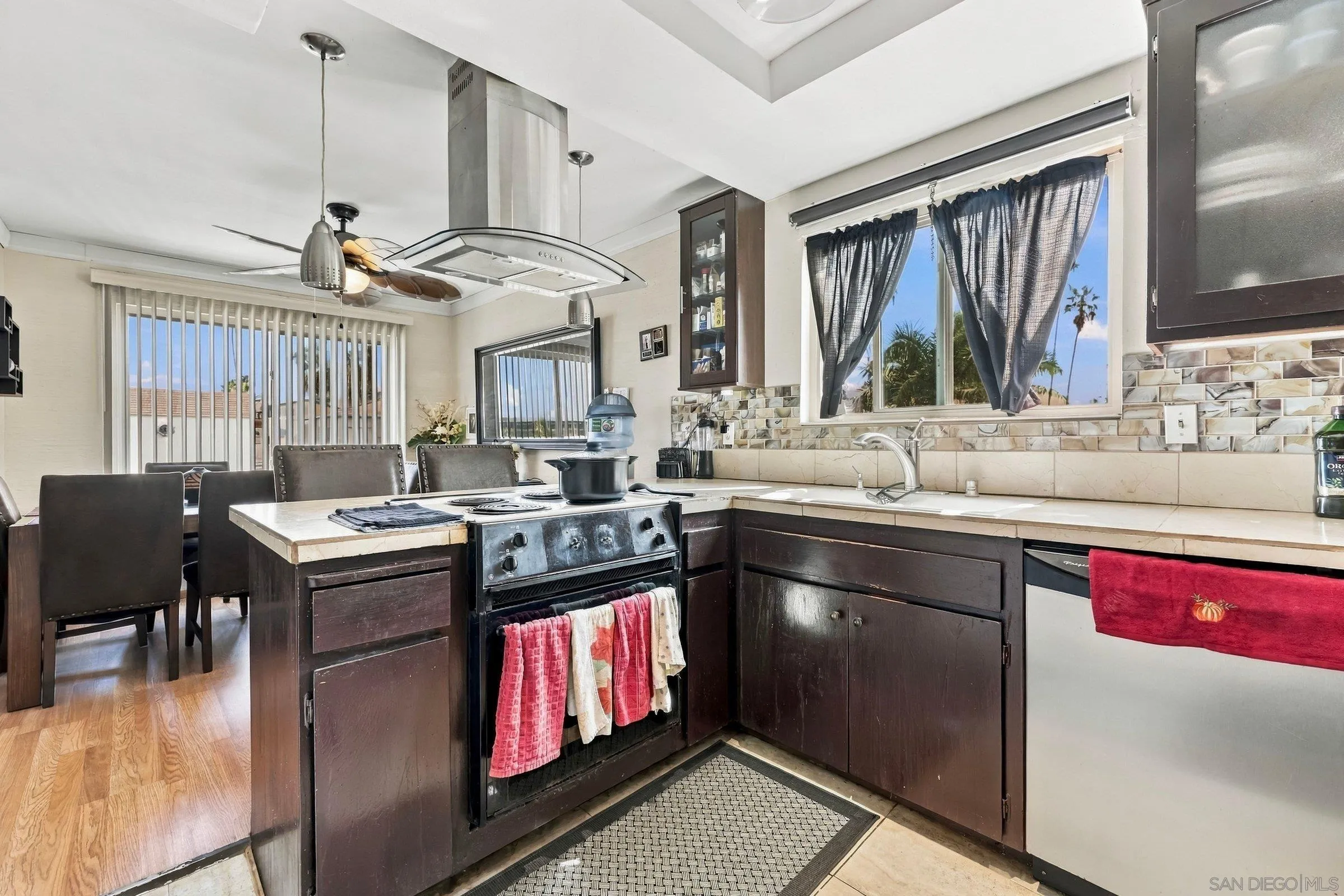 https://cdn.realtyfeed.com/cdn/127/260024030/9b4adb4b042a4d2edadca7c66d4424ee.webp