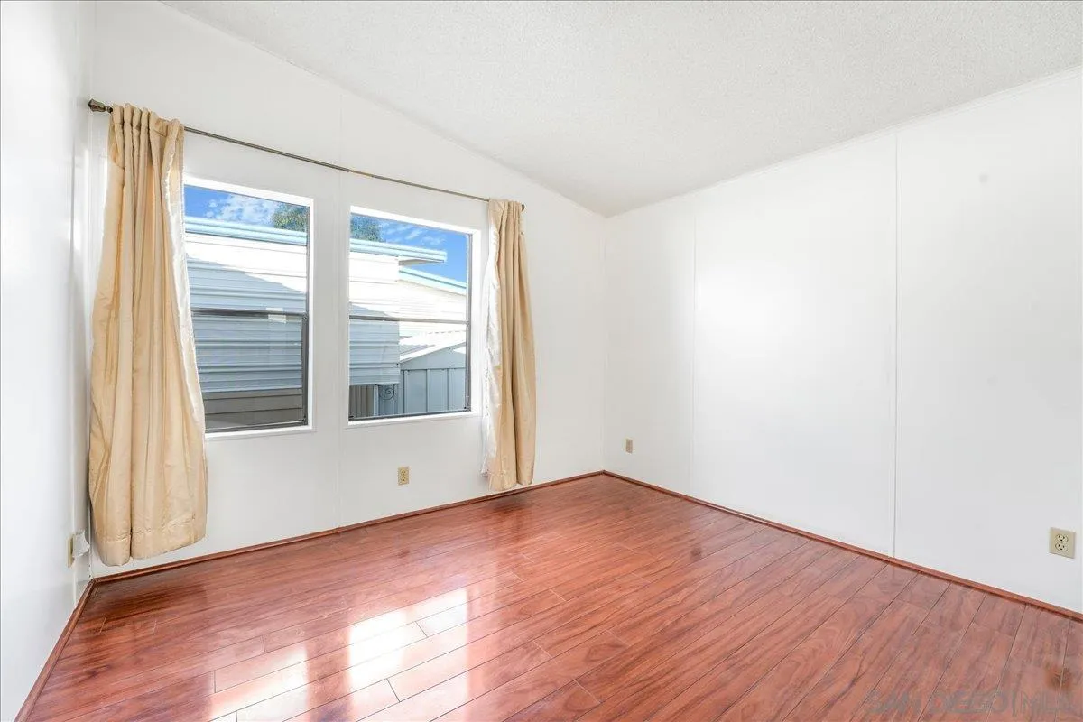 https://cdn.realtyfeed.com/cdn/127/260024032/53707ef948e8cf31306cf6279f469962.webp